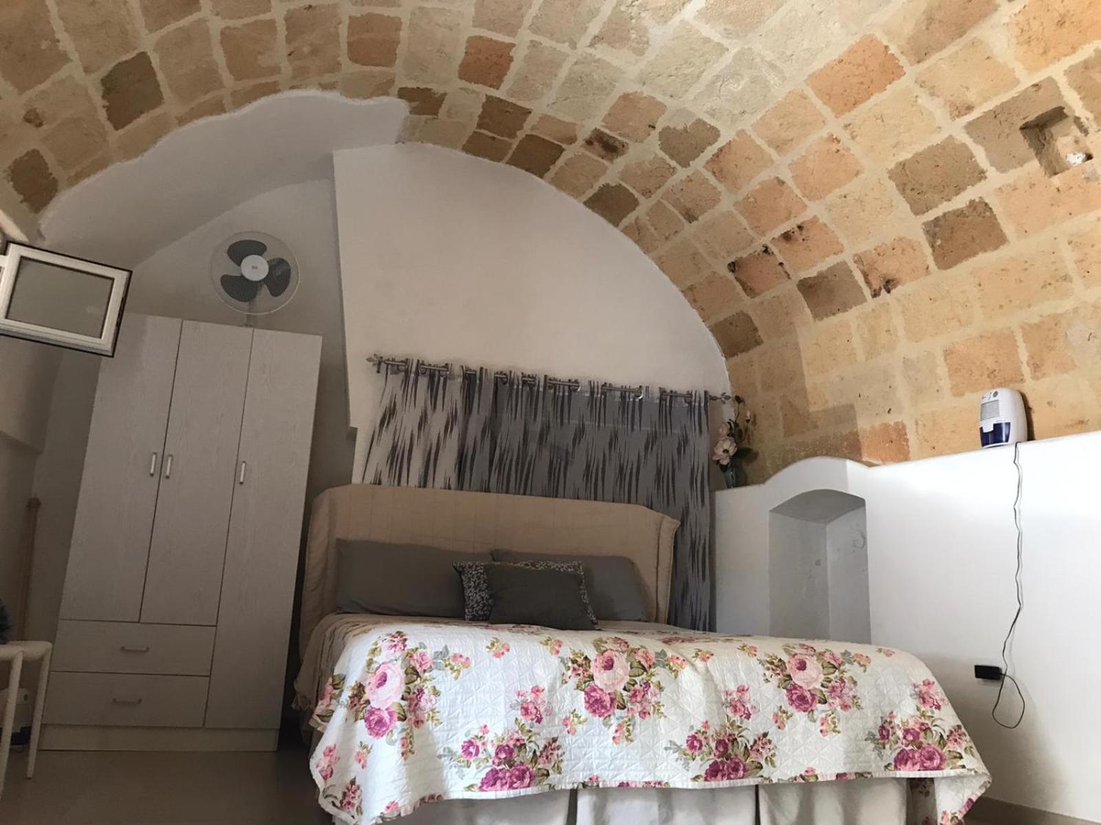 One-Bedroom Apartment - Photo 1