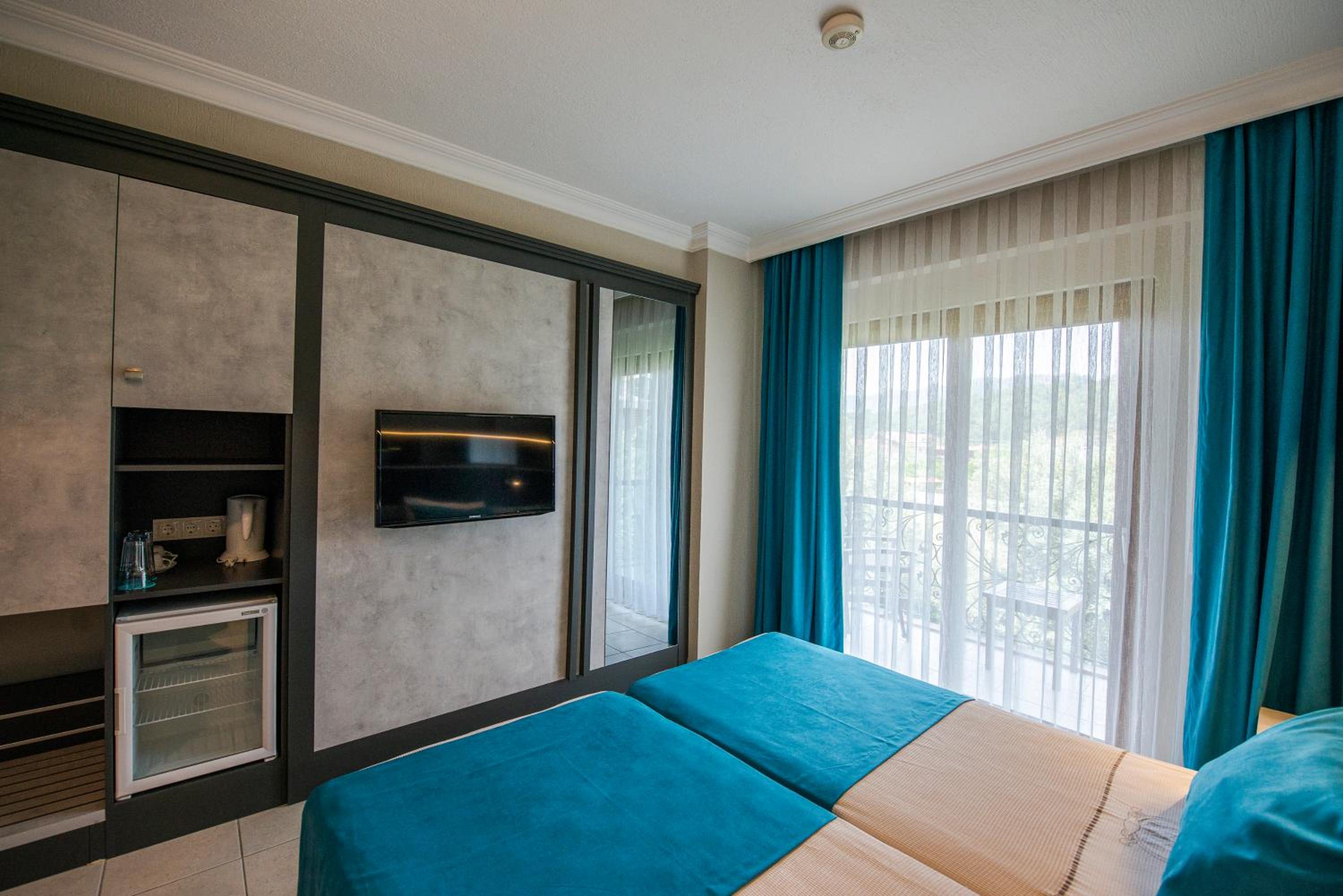 Standard Double or Twin Room photo 3