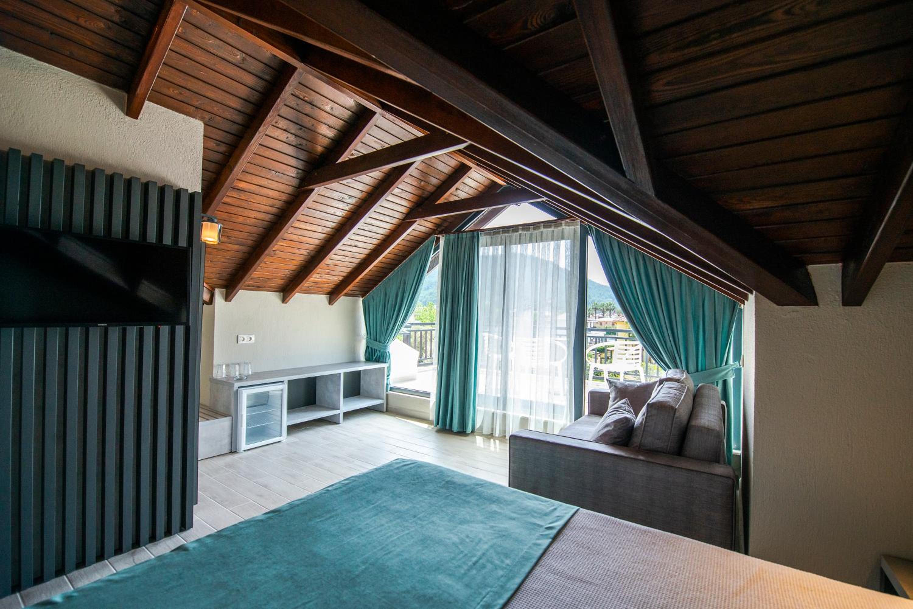 Junior Suite with Balcony photo 1