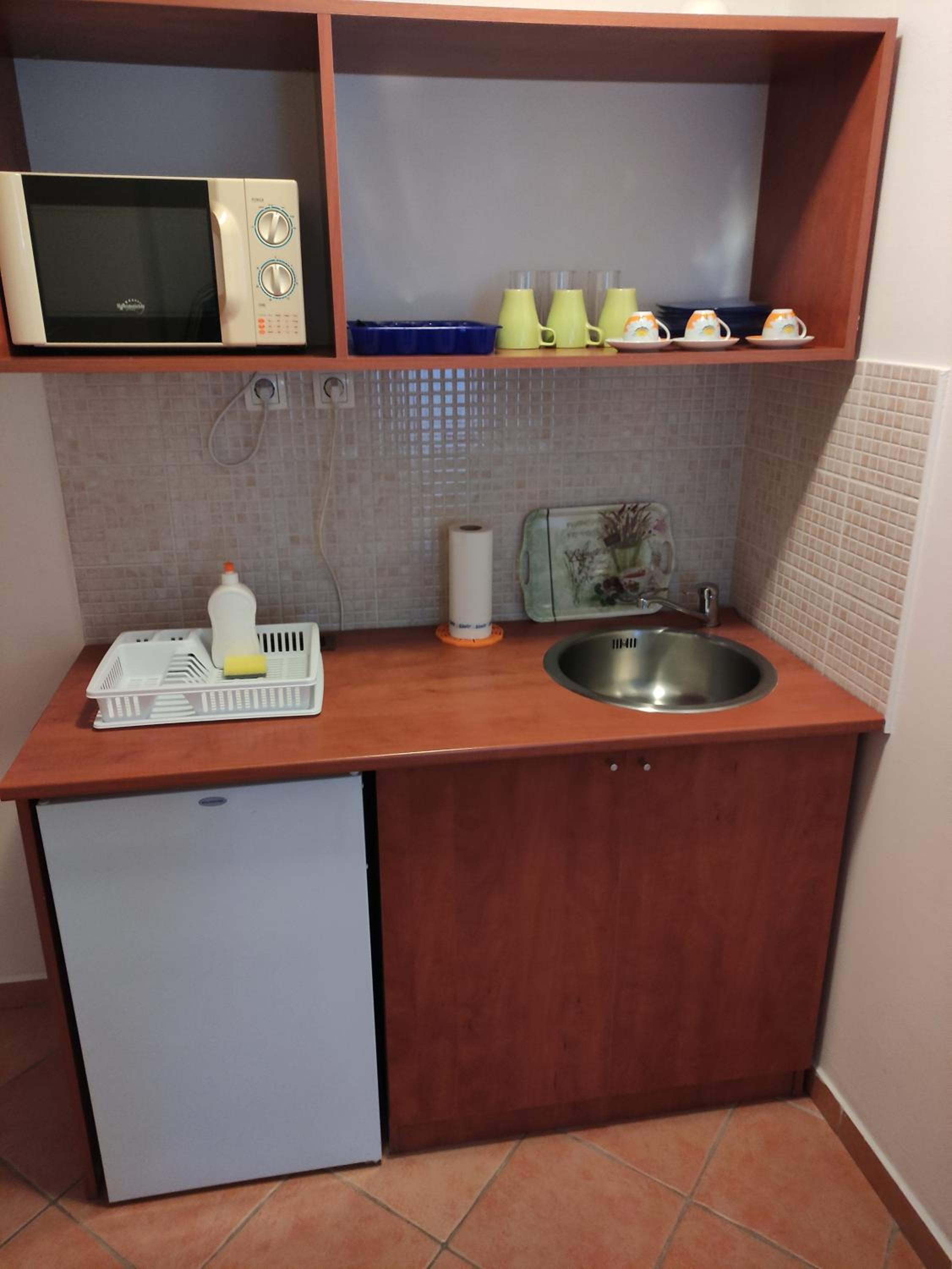 Apartment with Balcony - Photo 4