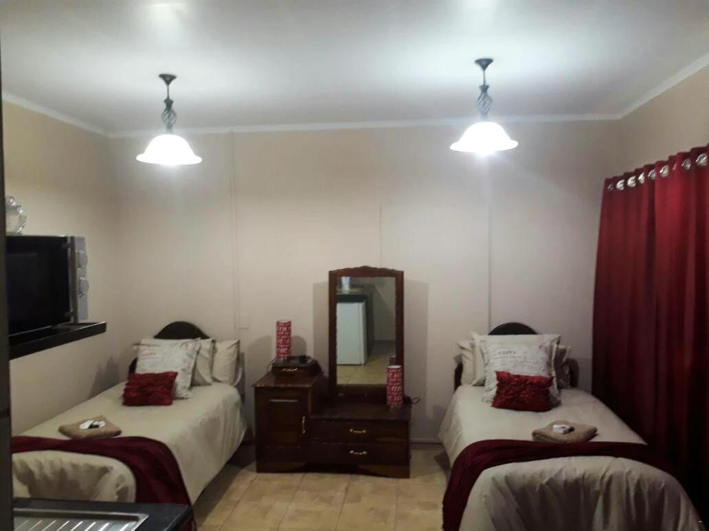 Standard Twin Room - Photo 1