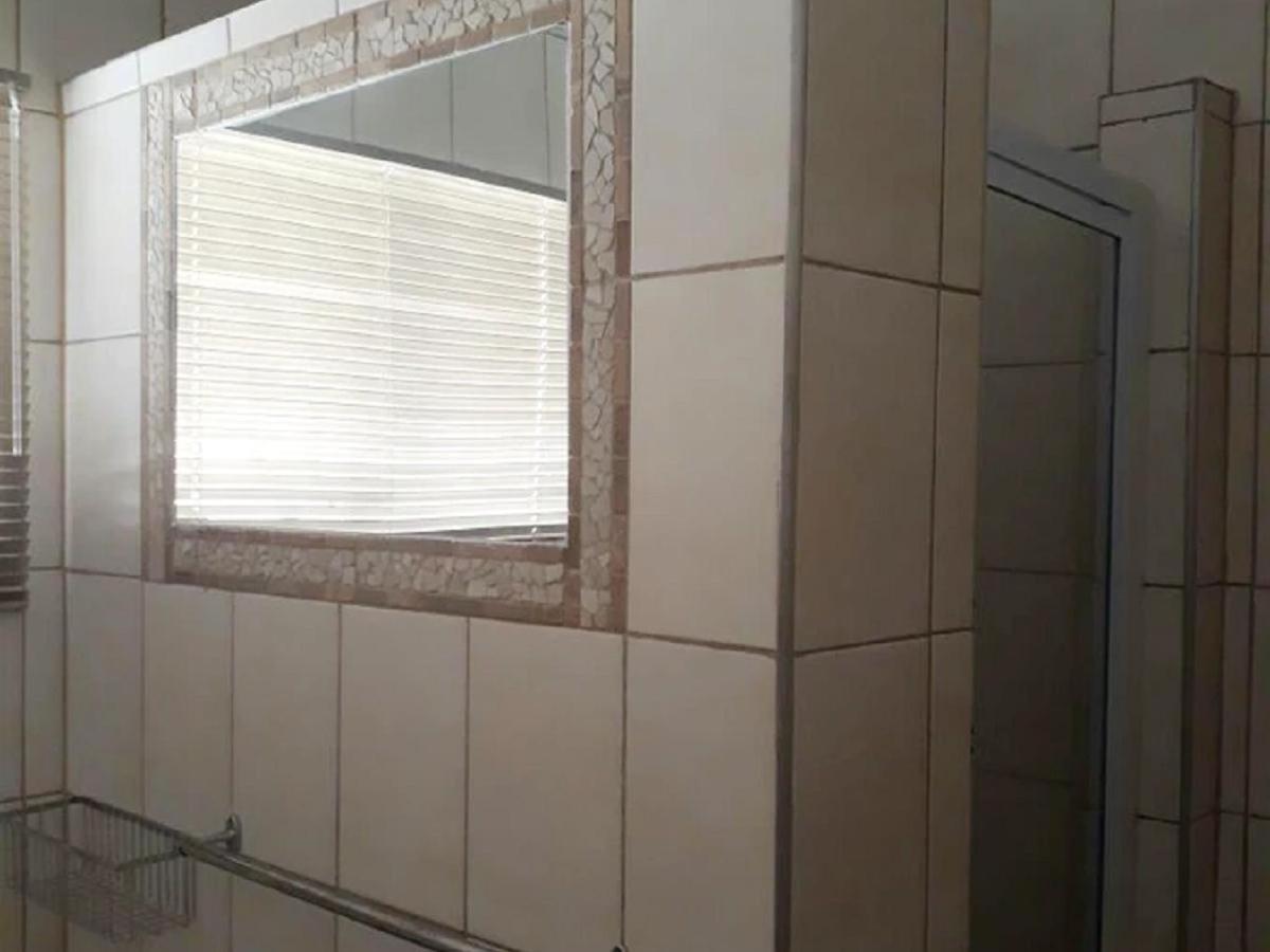 Standard Twin Room - Photo 9