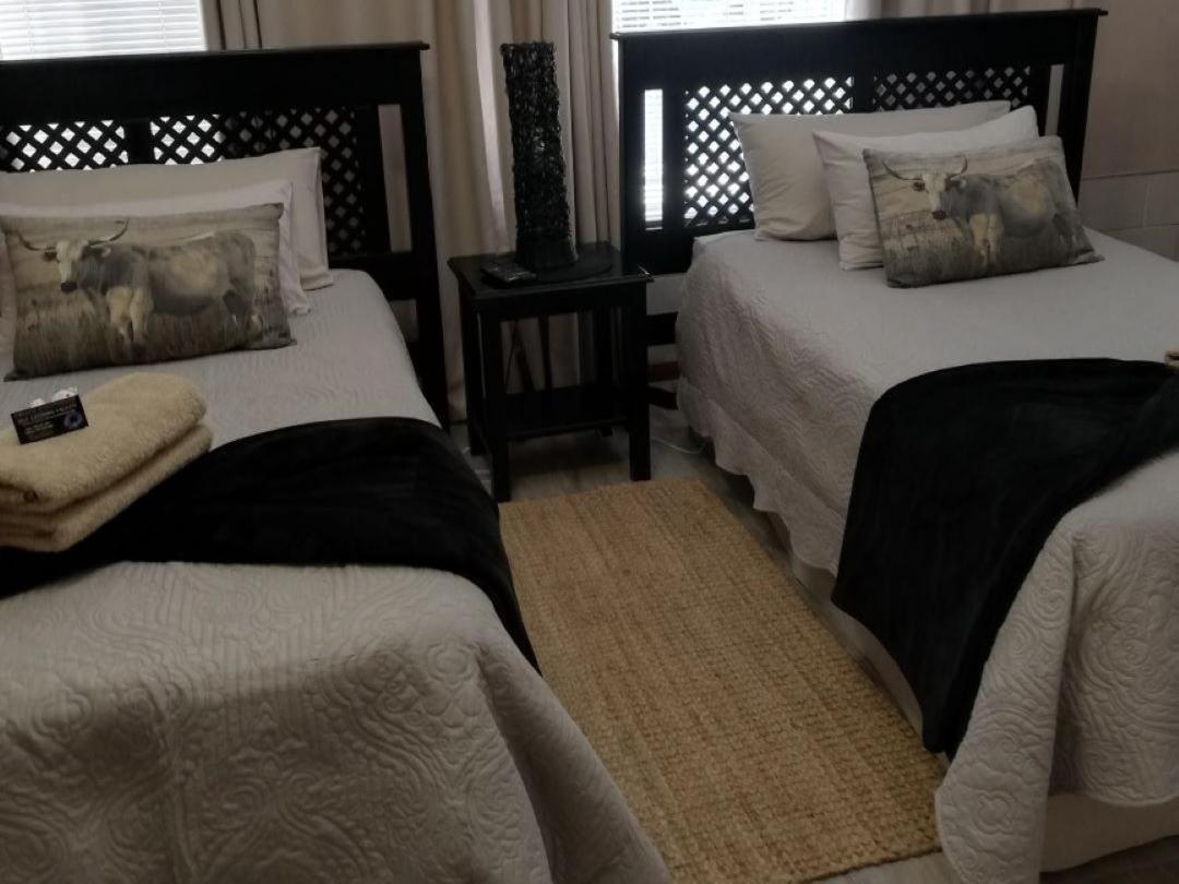 Standard Twin Room - Photo 7
