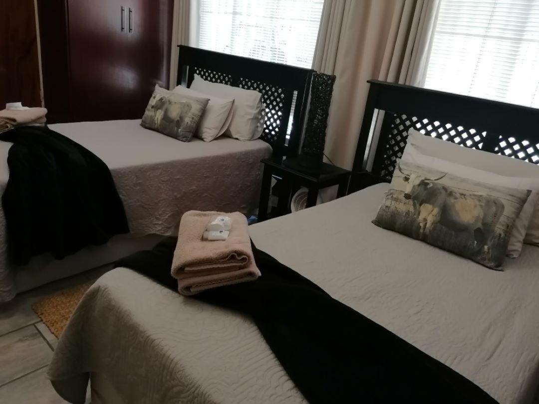 Standard Twin Room - Photo 2