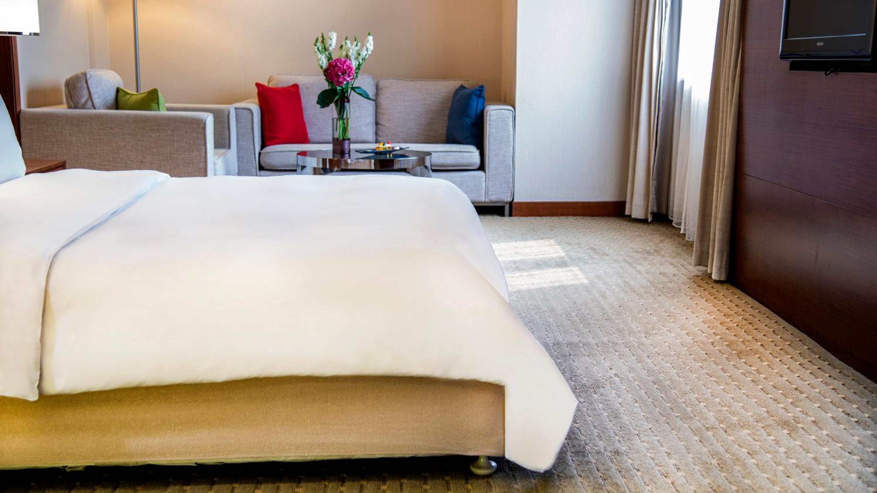 Premium King Room thumbnail 6