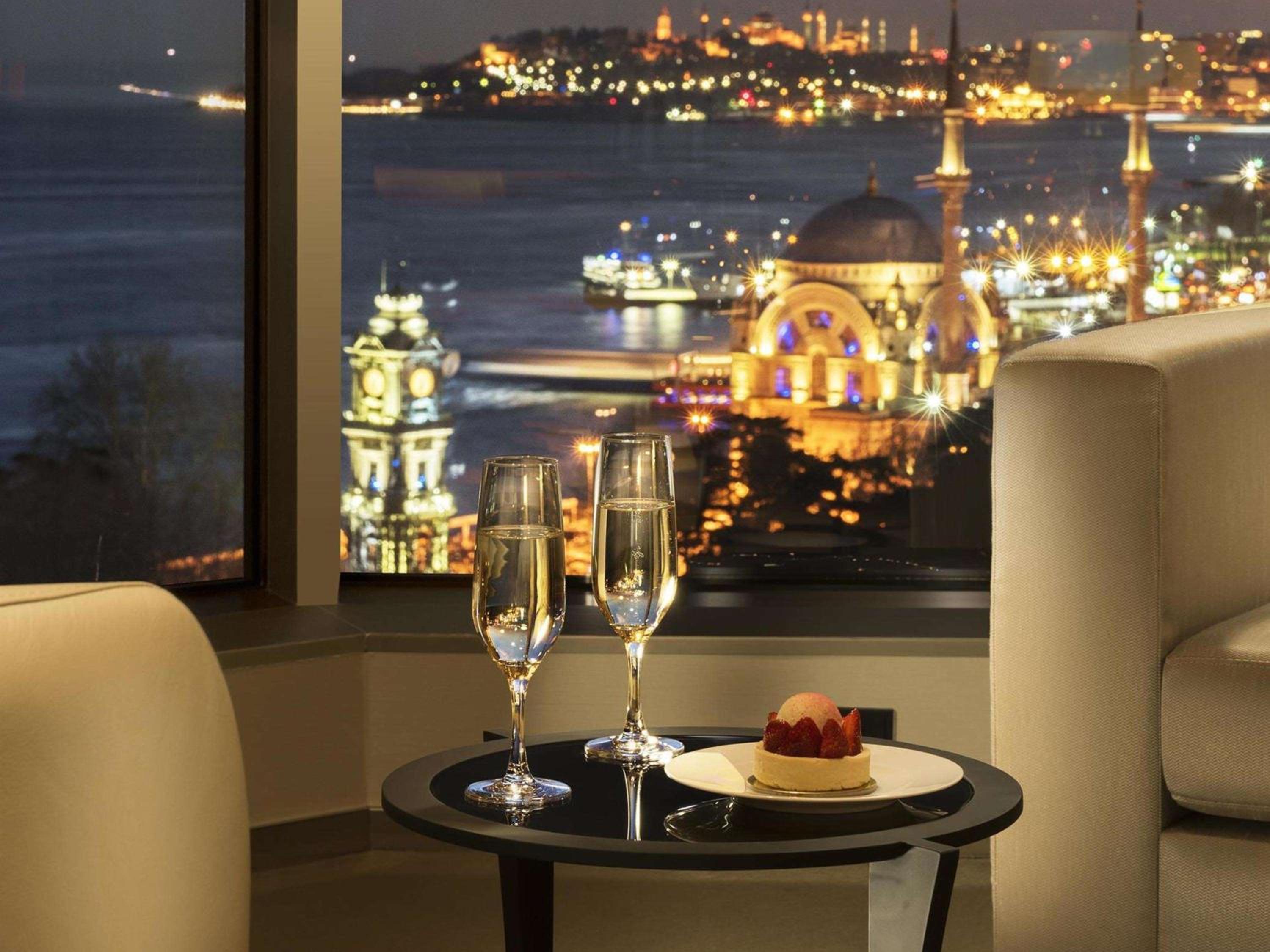 Swiss Executive Corner King Room with Bosphorus View