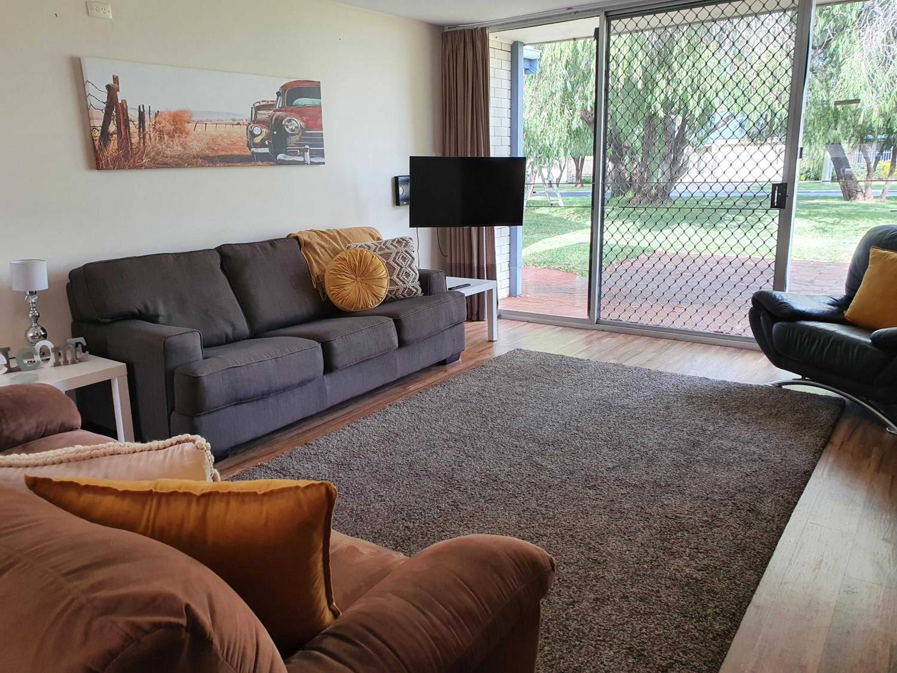 Three-Bedroom House with Twin Beds