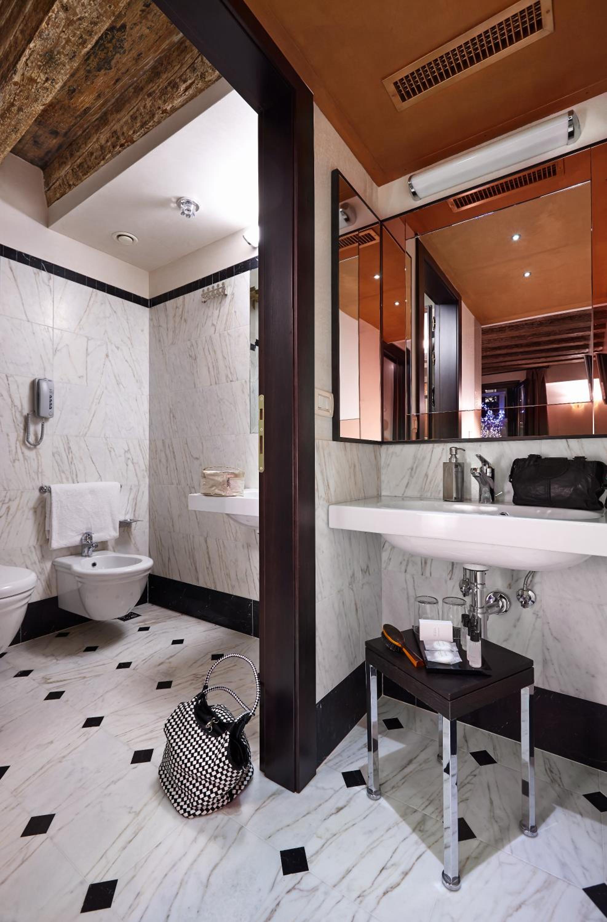Superior Double or Twin Room - Photo 2