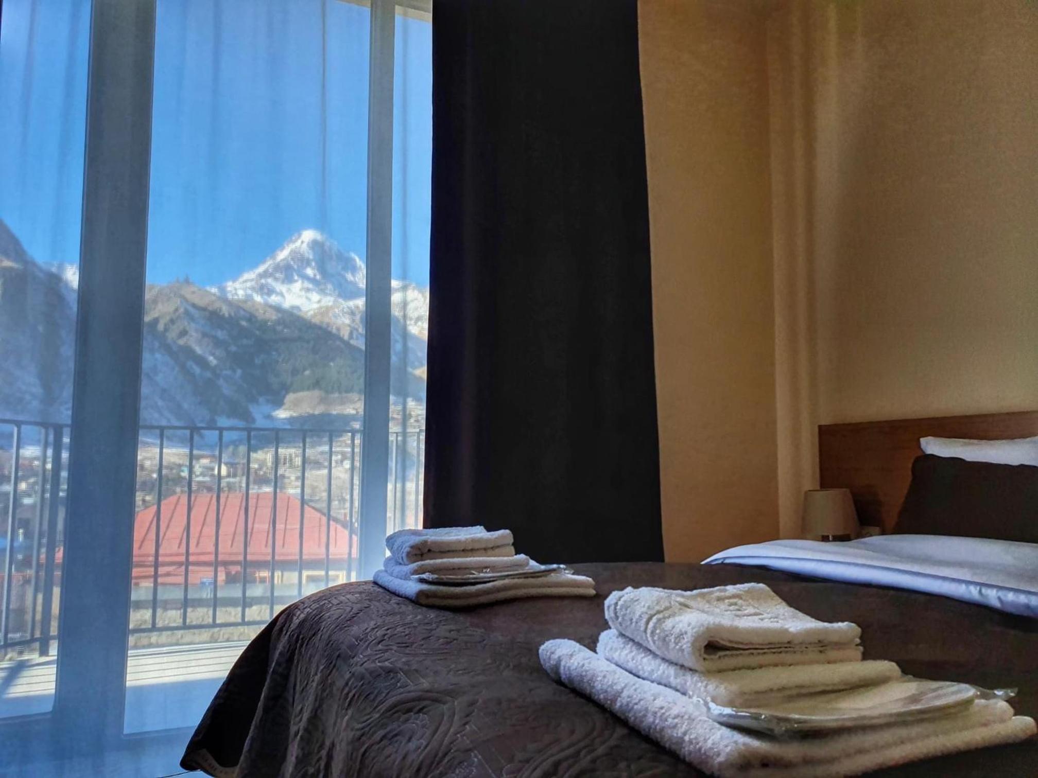 Double Room with Glacier View photo 3