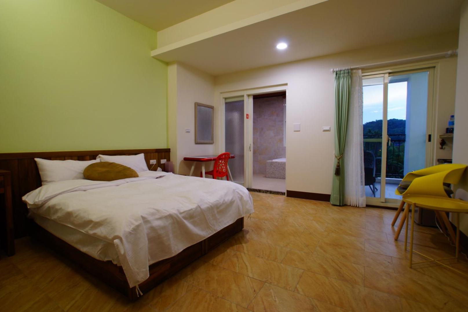 Deluxe Double Room with Bath photo 3