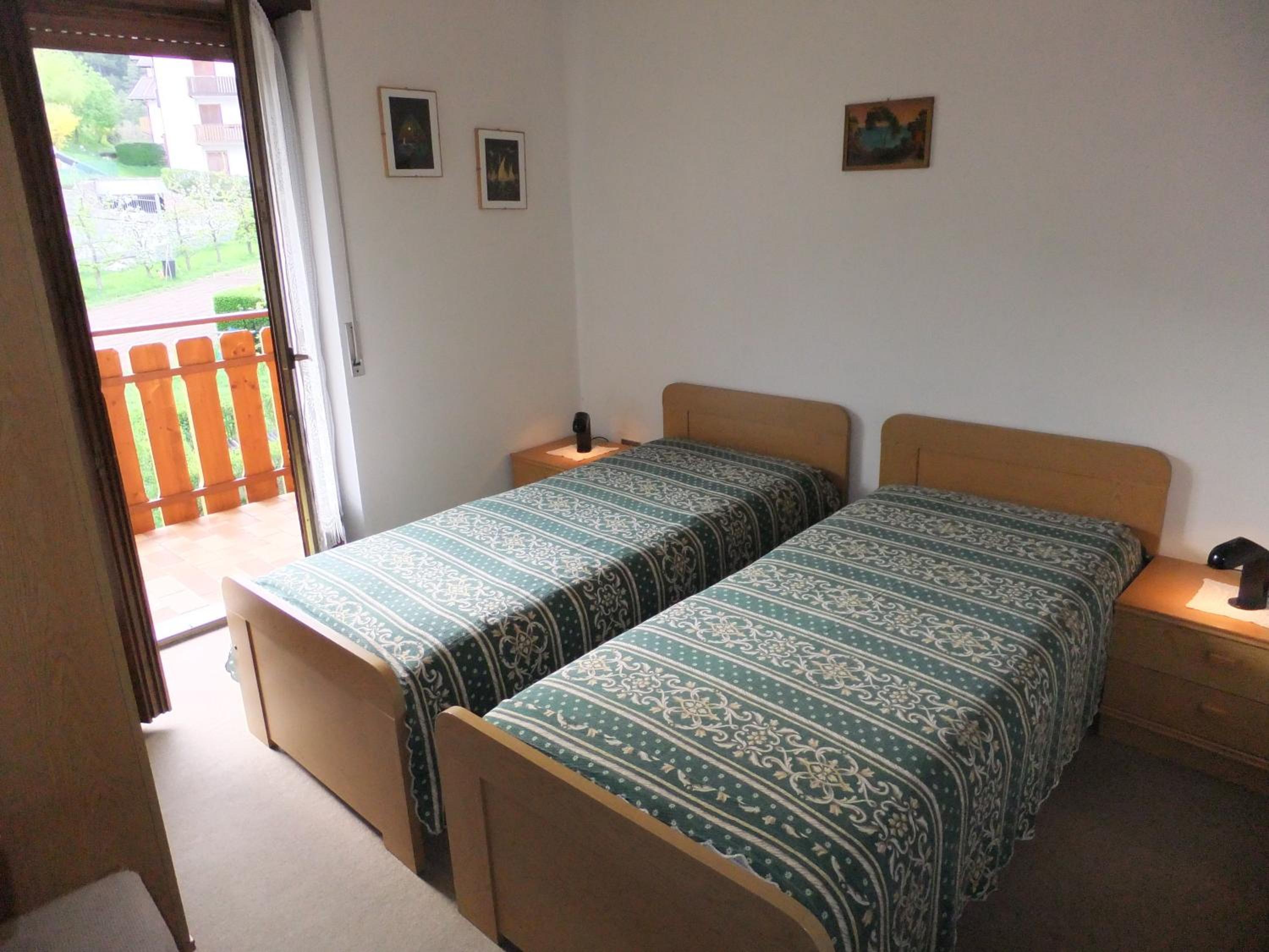 Three-Bedroom Apartment With Balcony - City View