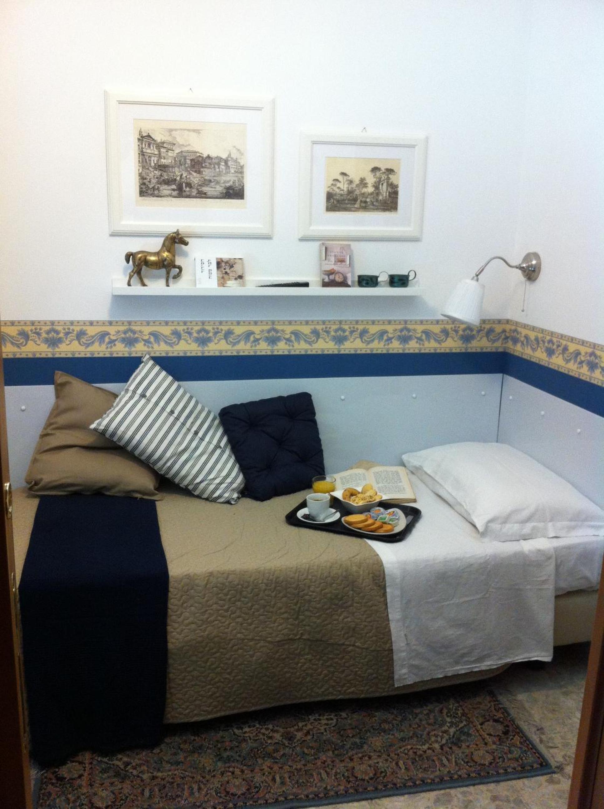 Single Room with Private Bathroom photo 3