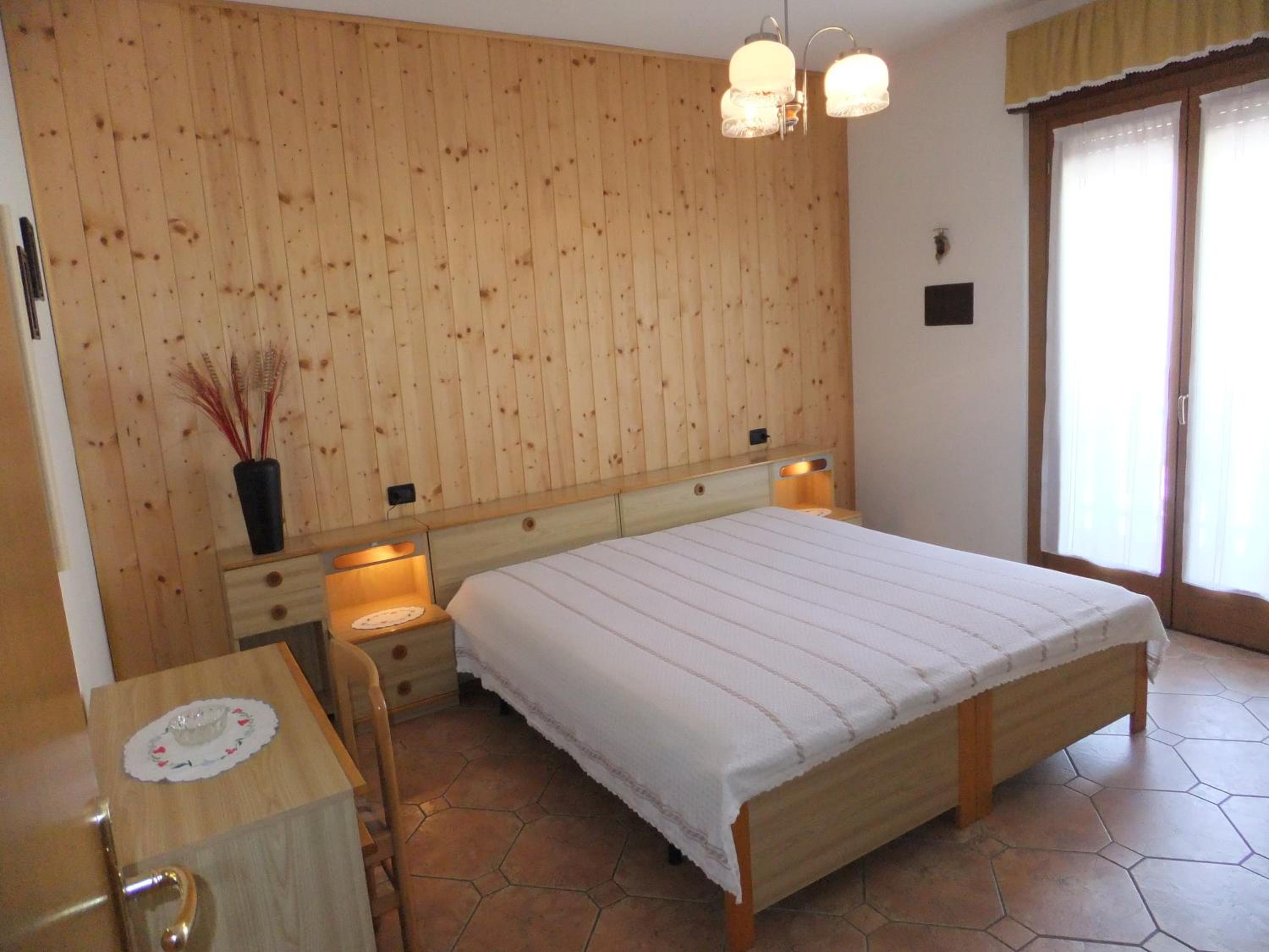 One-Bedroom Apartment With Balcony - Mountain View