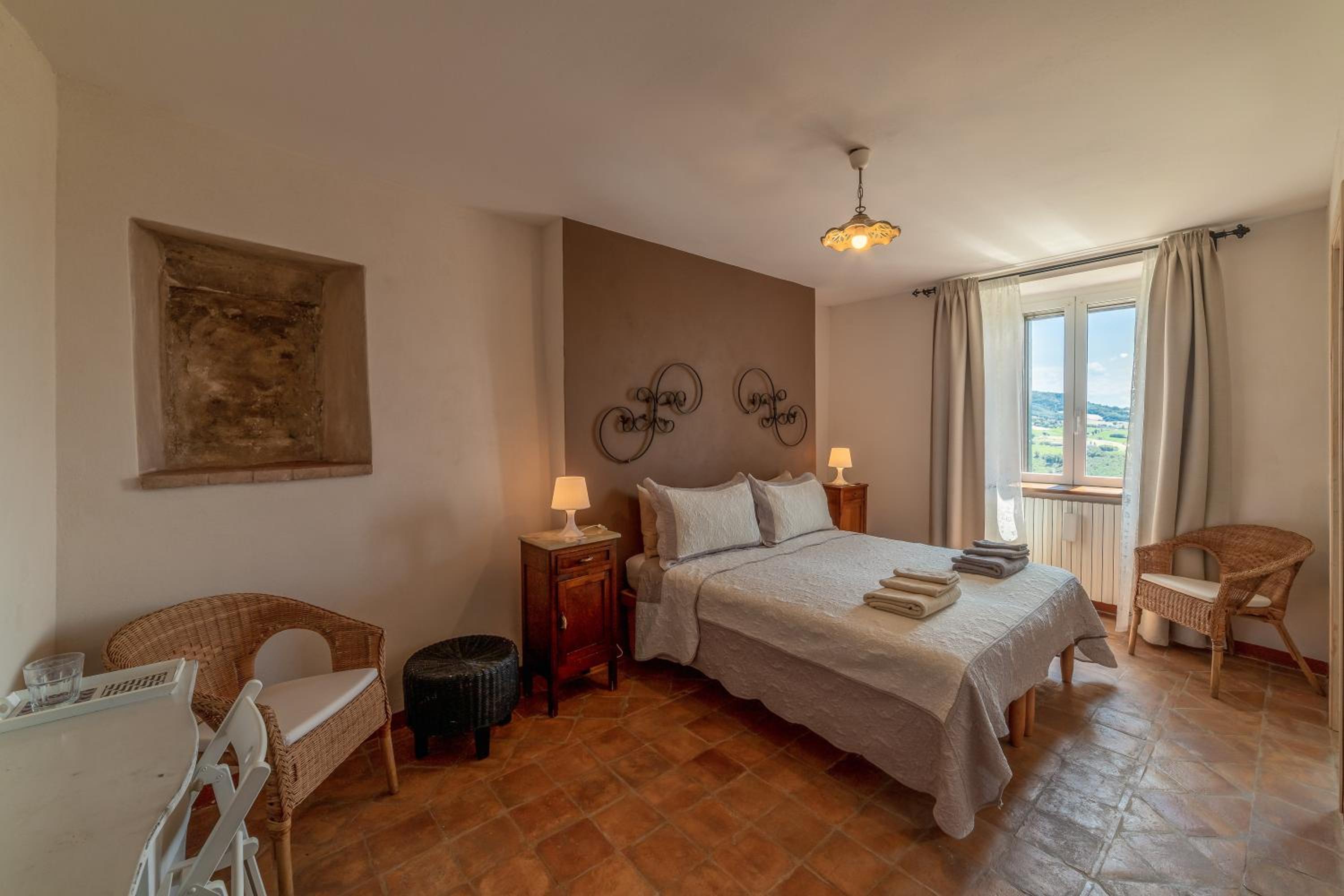 Double or Twin Room with View - Photo 10
