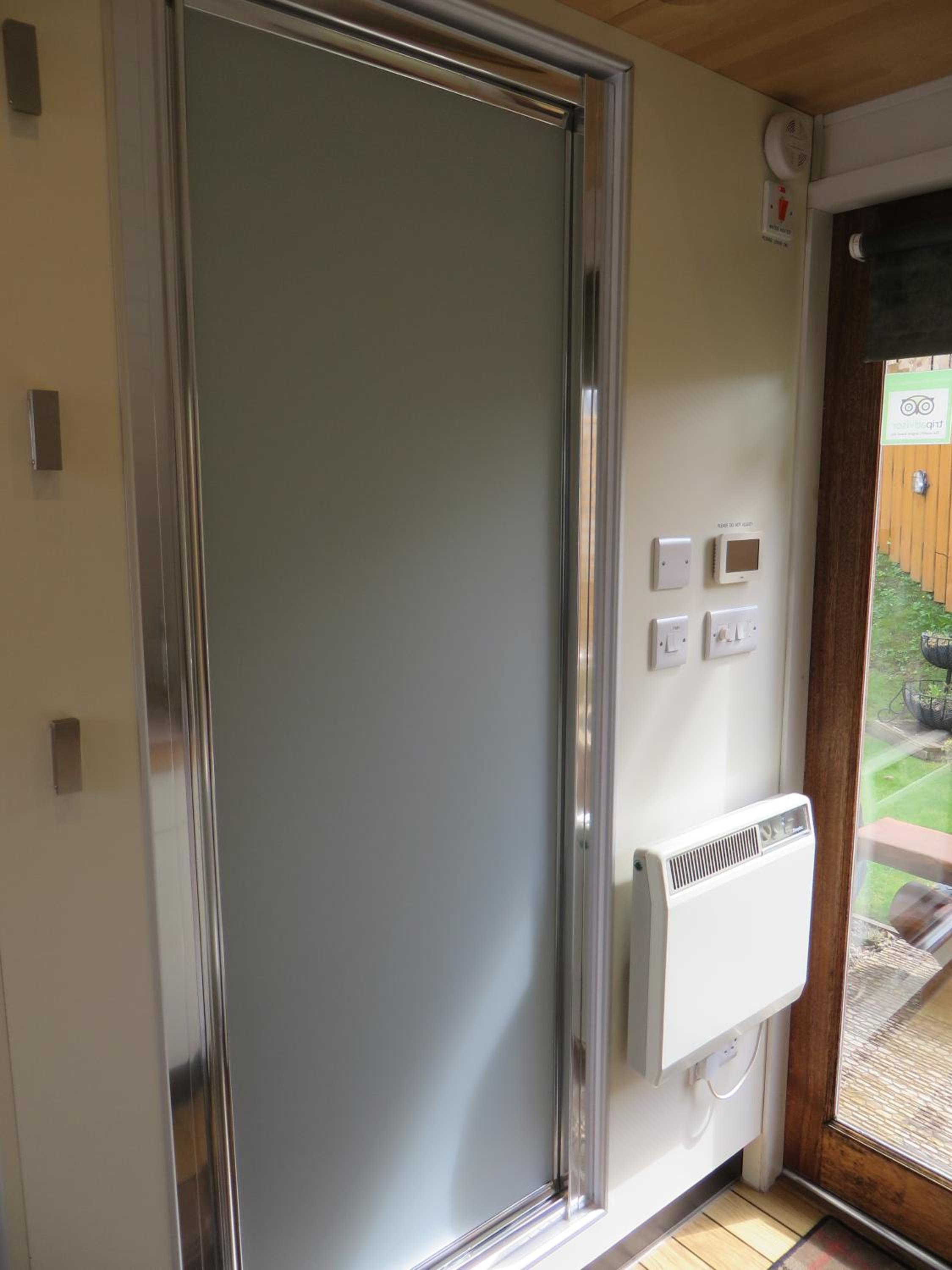 Double Room with Private Bathroom - Photo 4