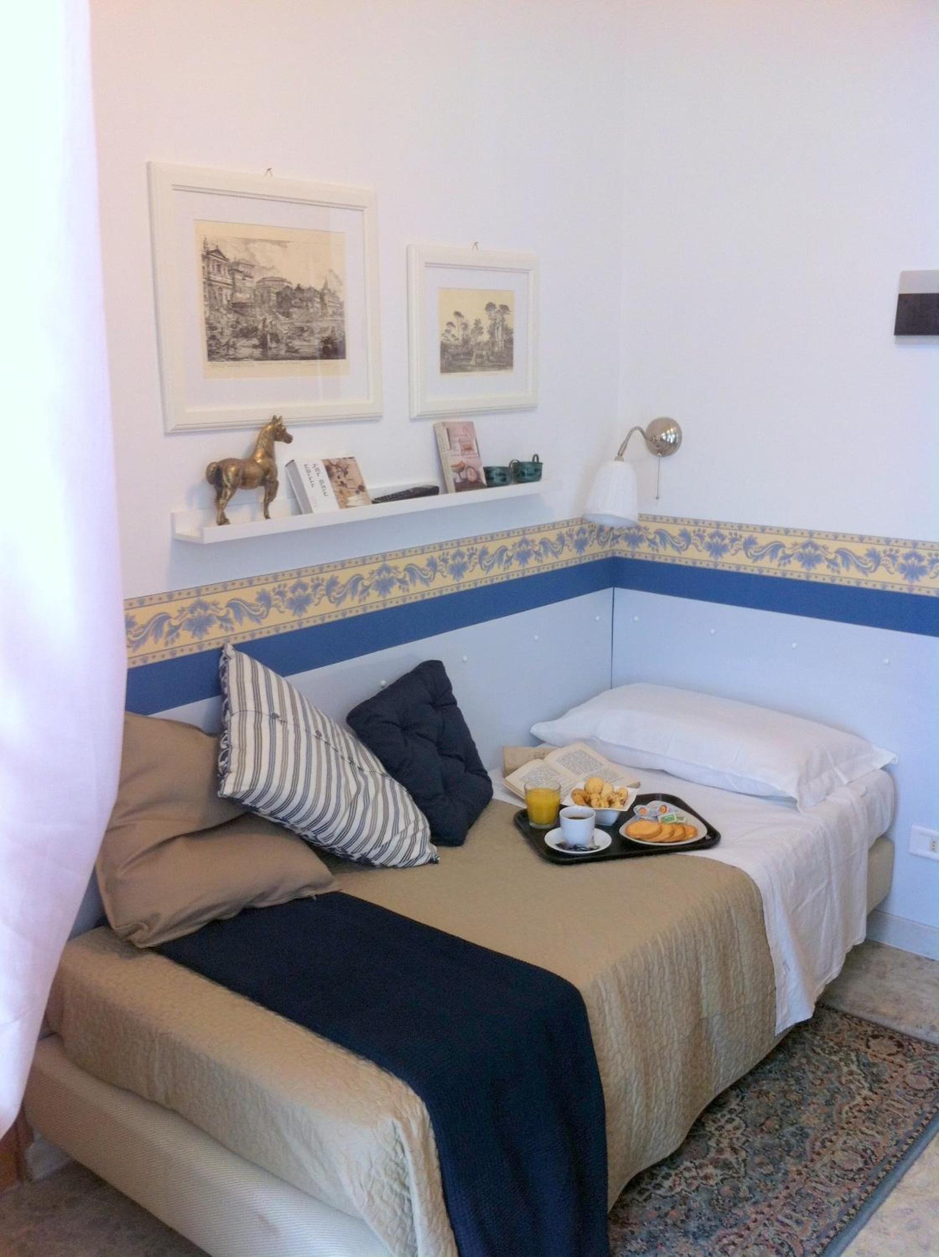 Single Room with Private Bathroom photo 1