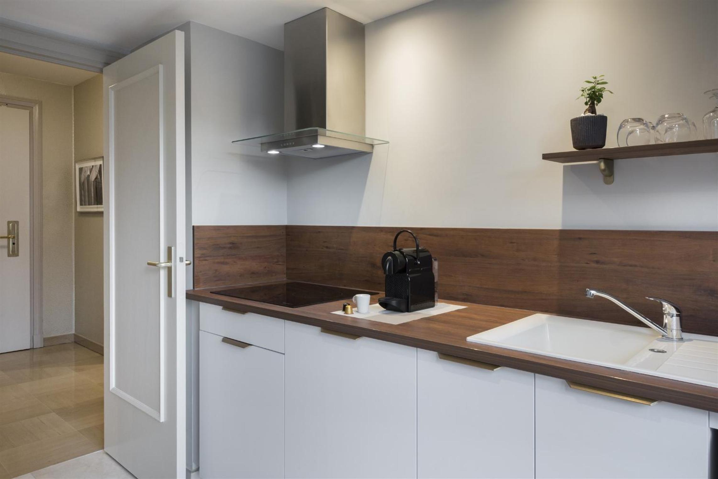 Premium Suite - Photo 7