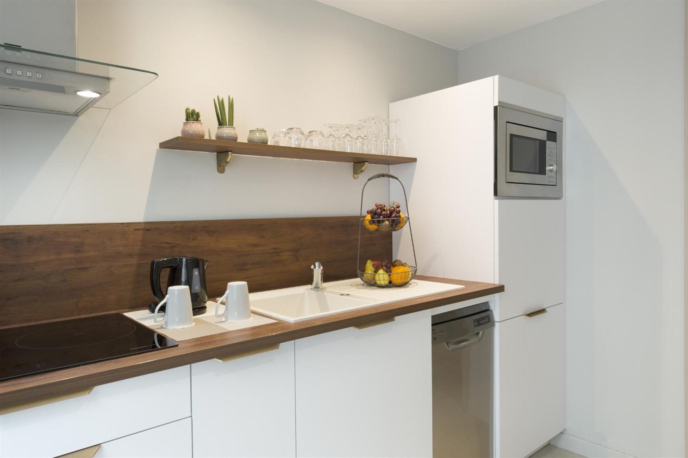 Executive Suite - Photo 4