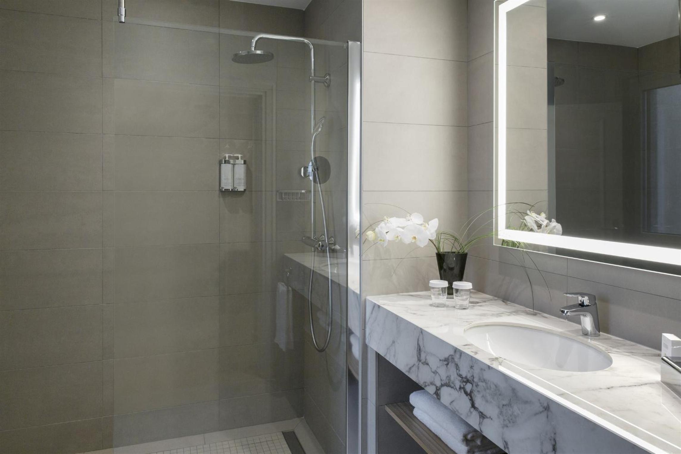 Executive Suite - Photo 5
