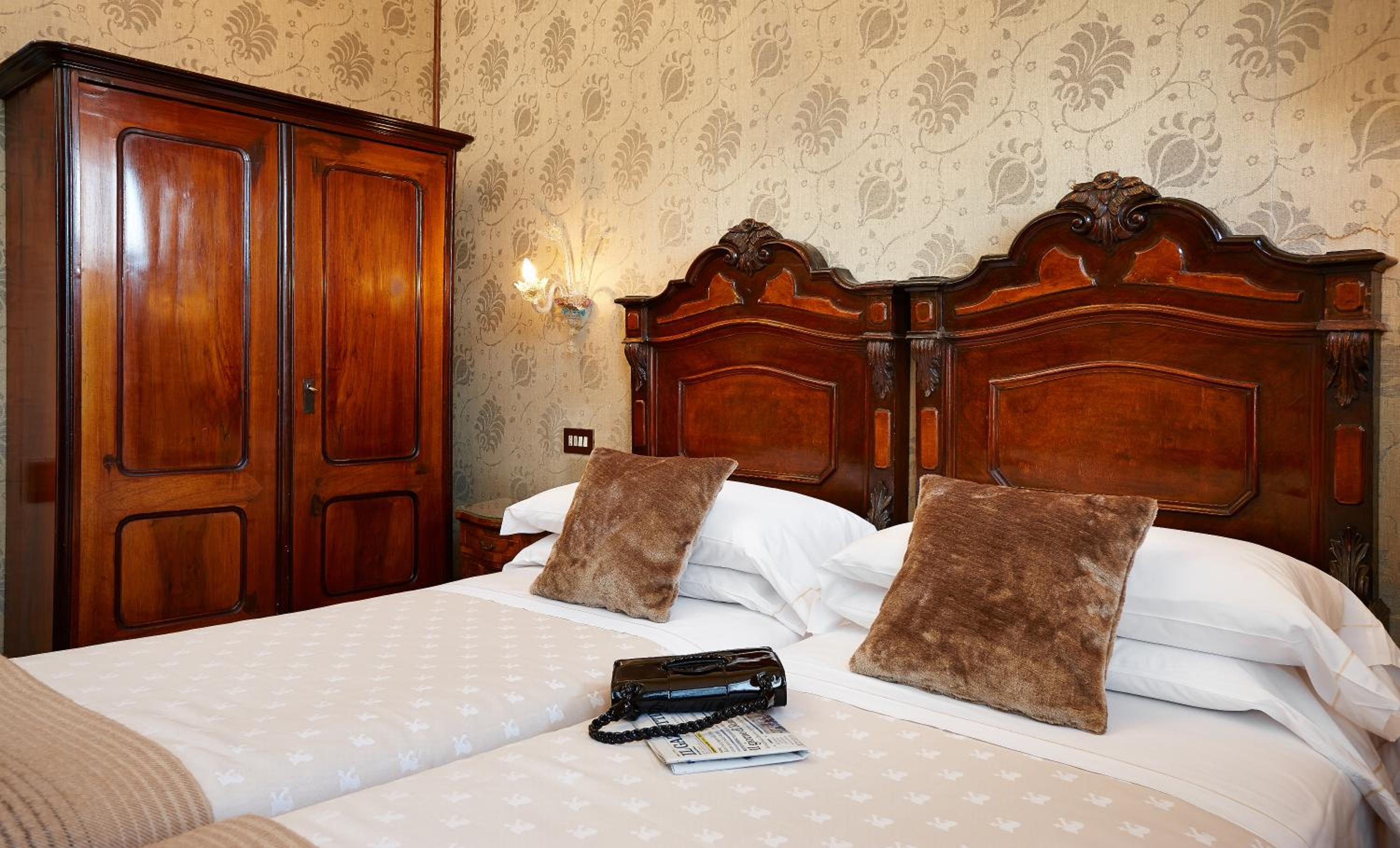 Small Double Room - Photo 7