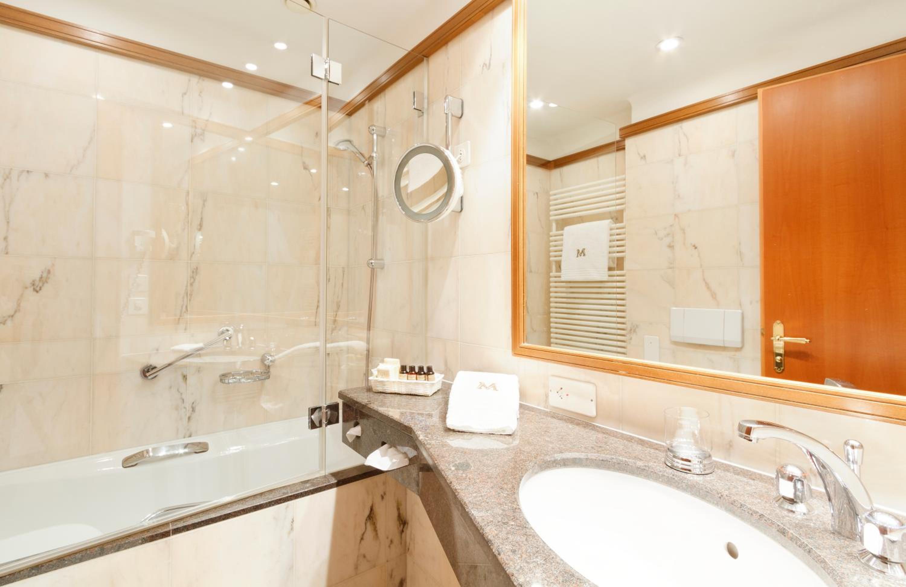 Standard Room, 1 Double or 2 Twin Beds