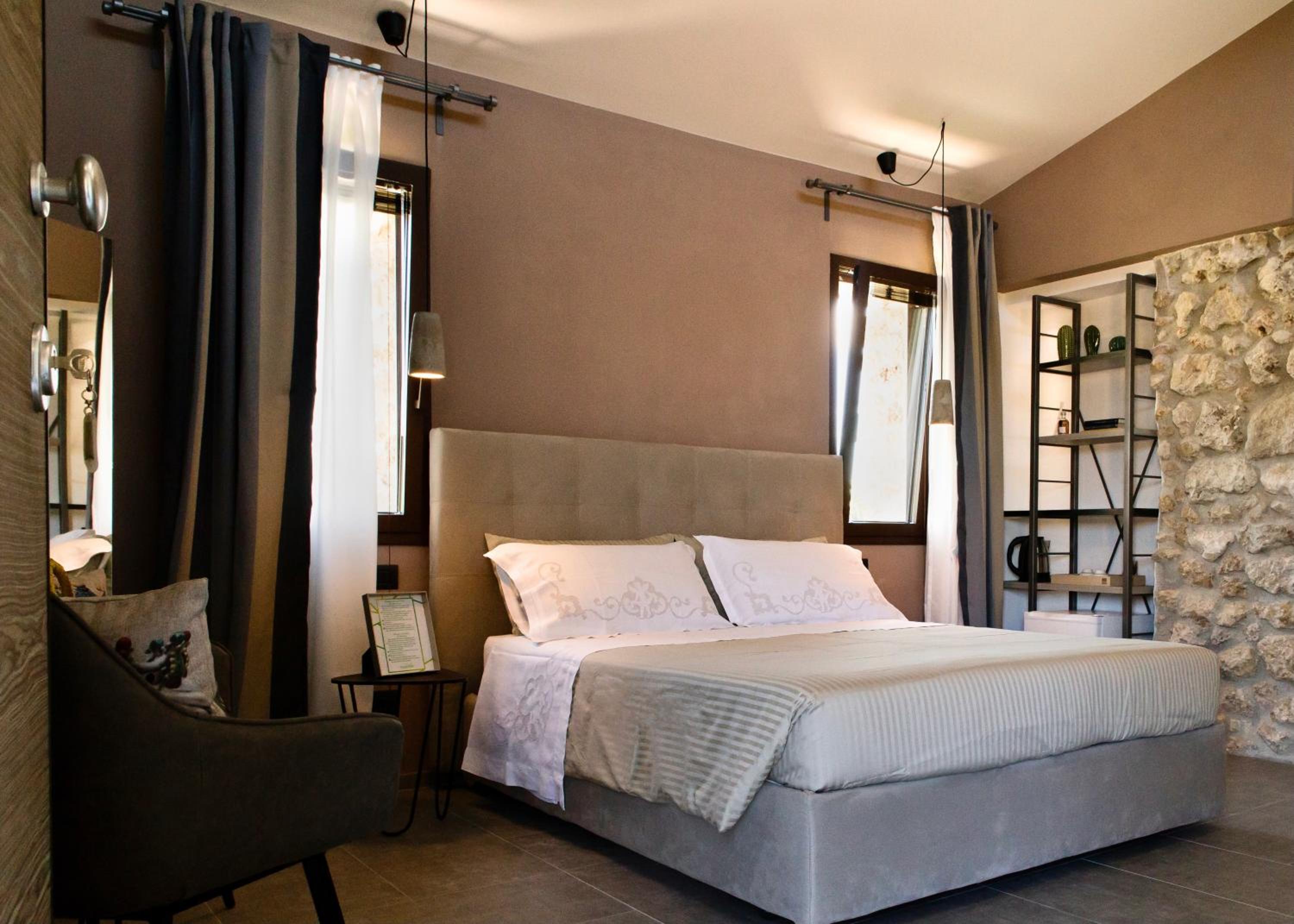 Deluxe Double Room - Photo 12