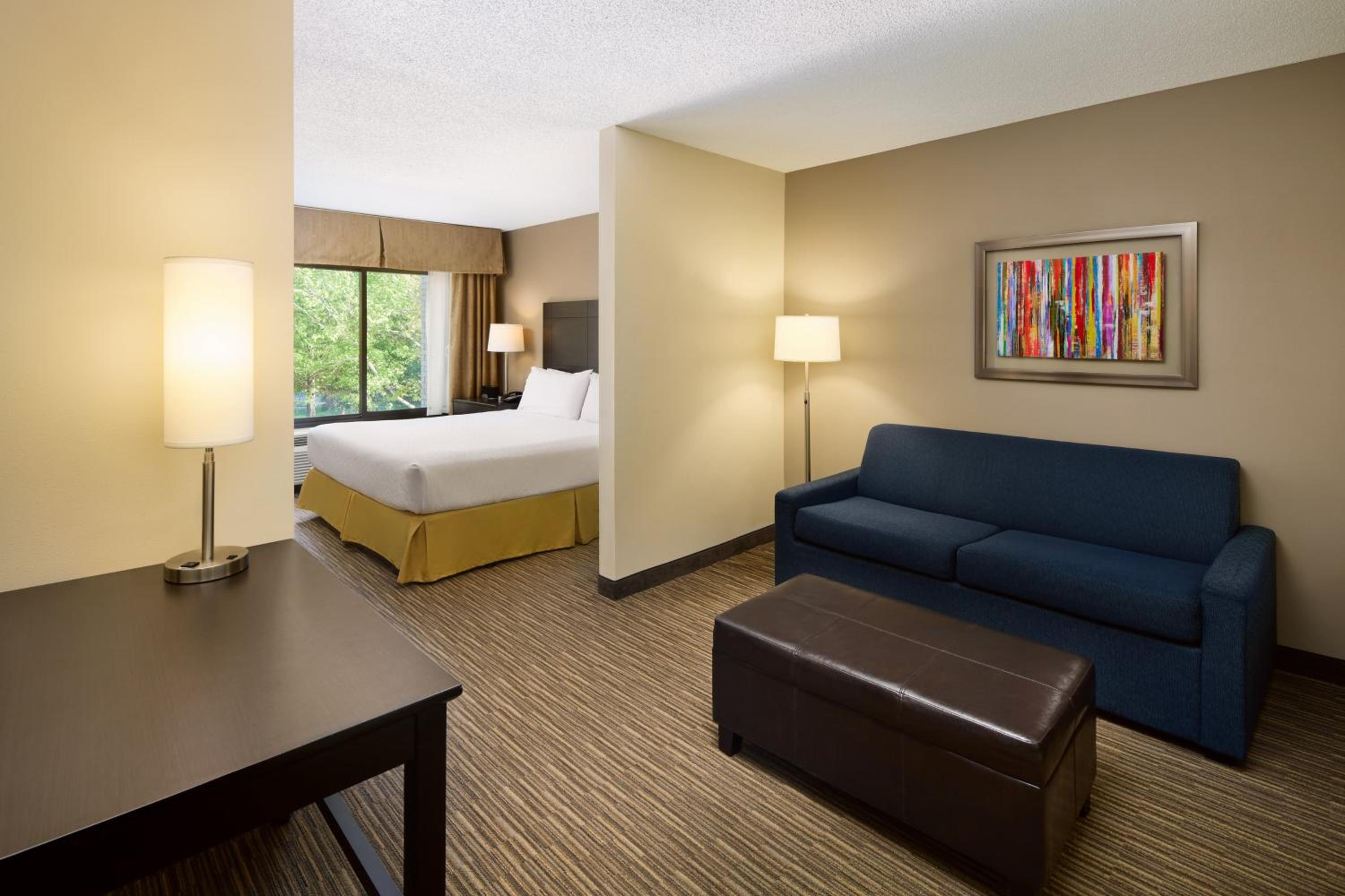 Standard King Room with Mobility Accessible Tub - Photo 2