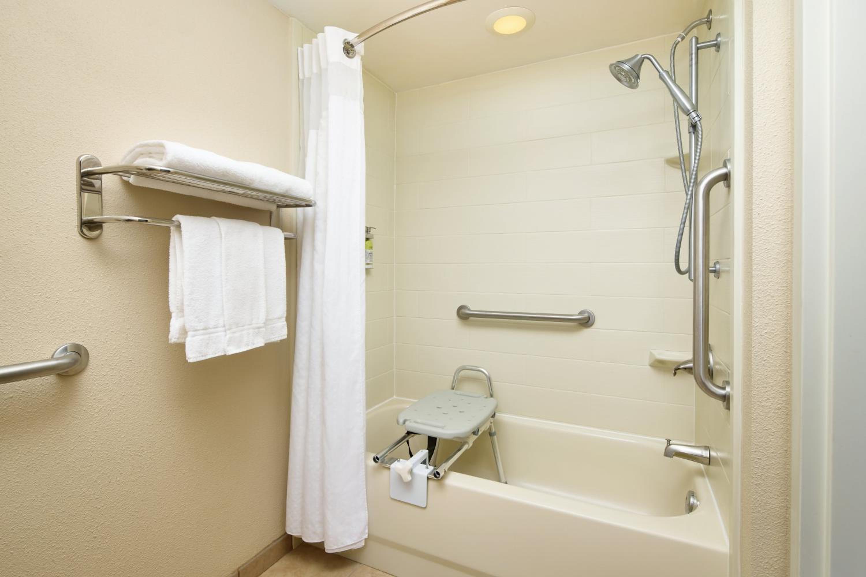 Standard King Room with Mobility Accessible Tub - Photo 8
