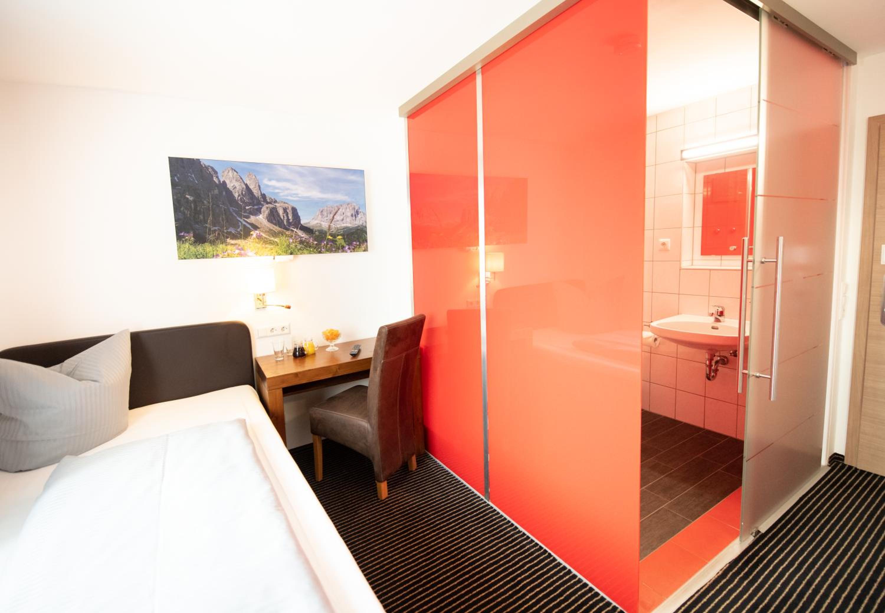 Single Room photo 3