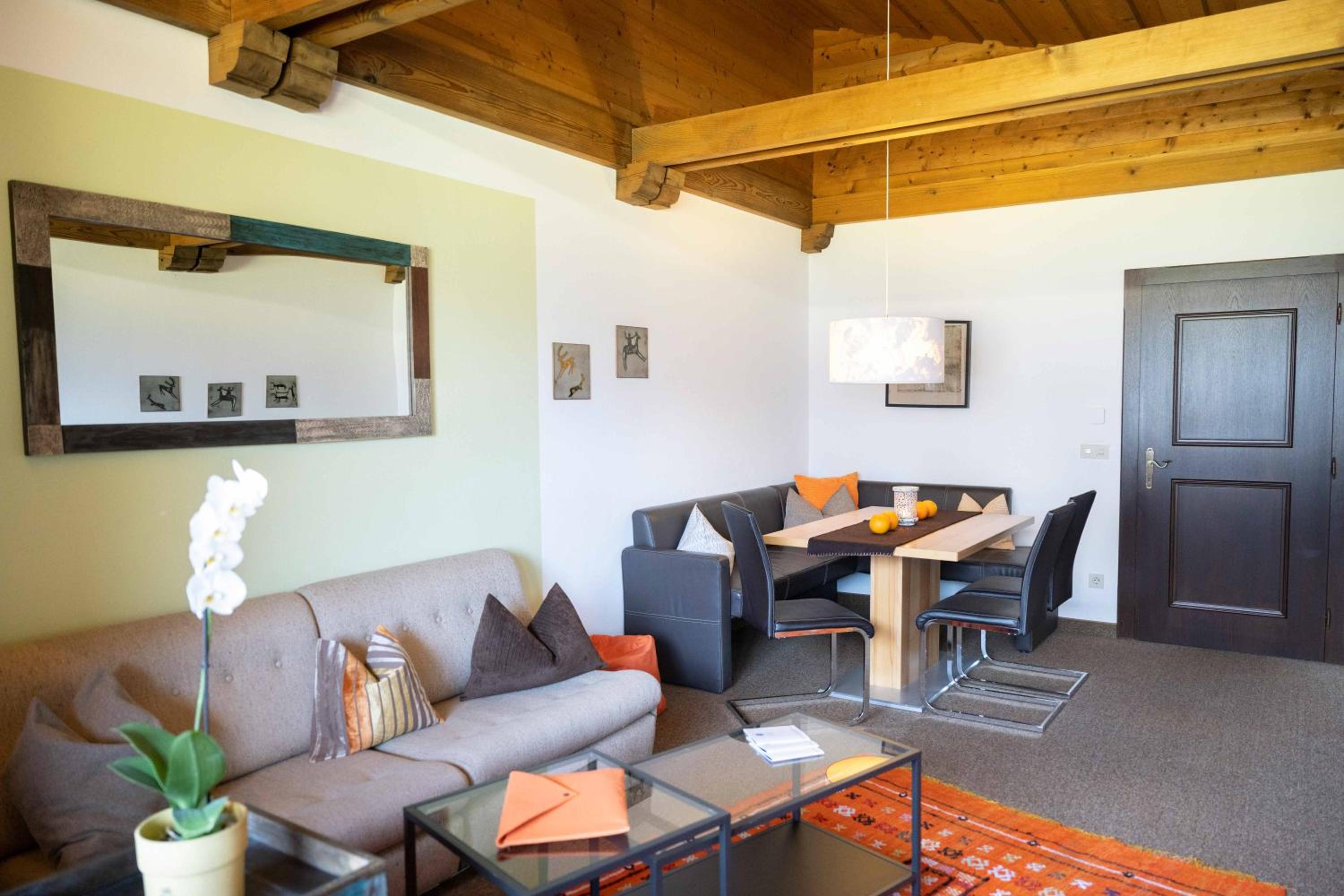 Superior Suite - Photo 11