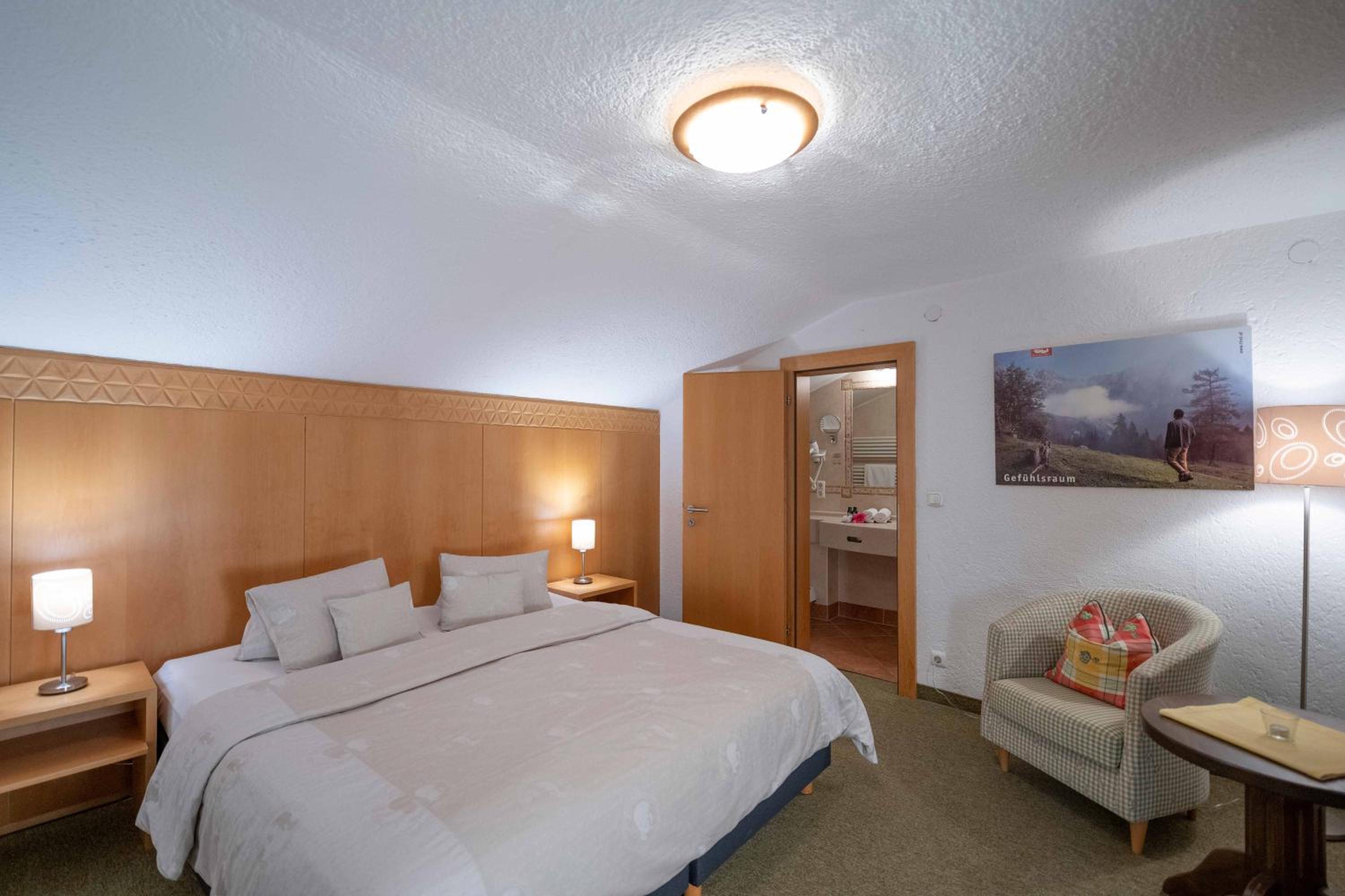 Suite - Photo 1