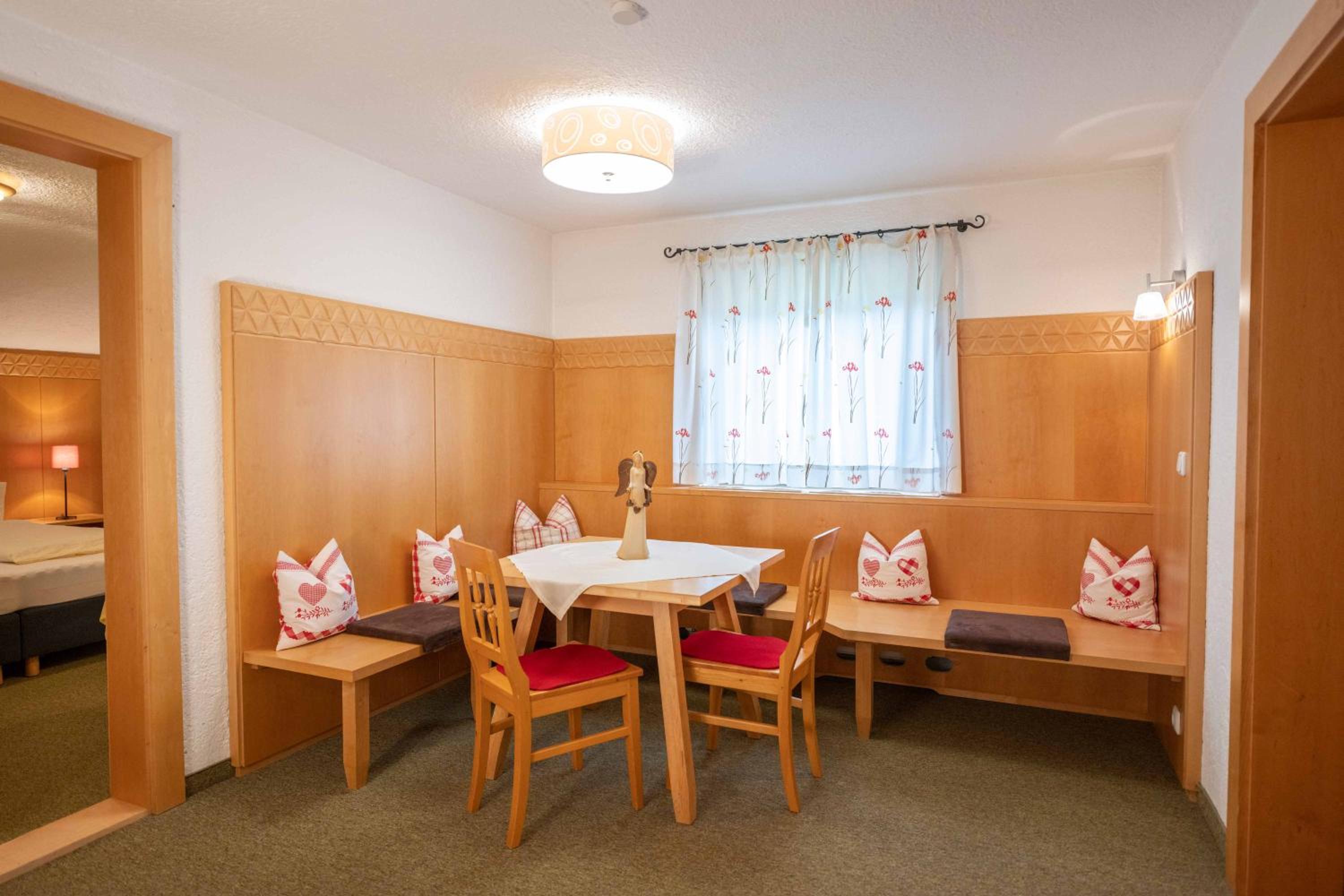 Suite - Photo 2