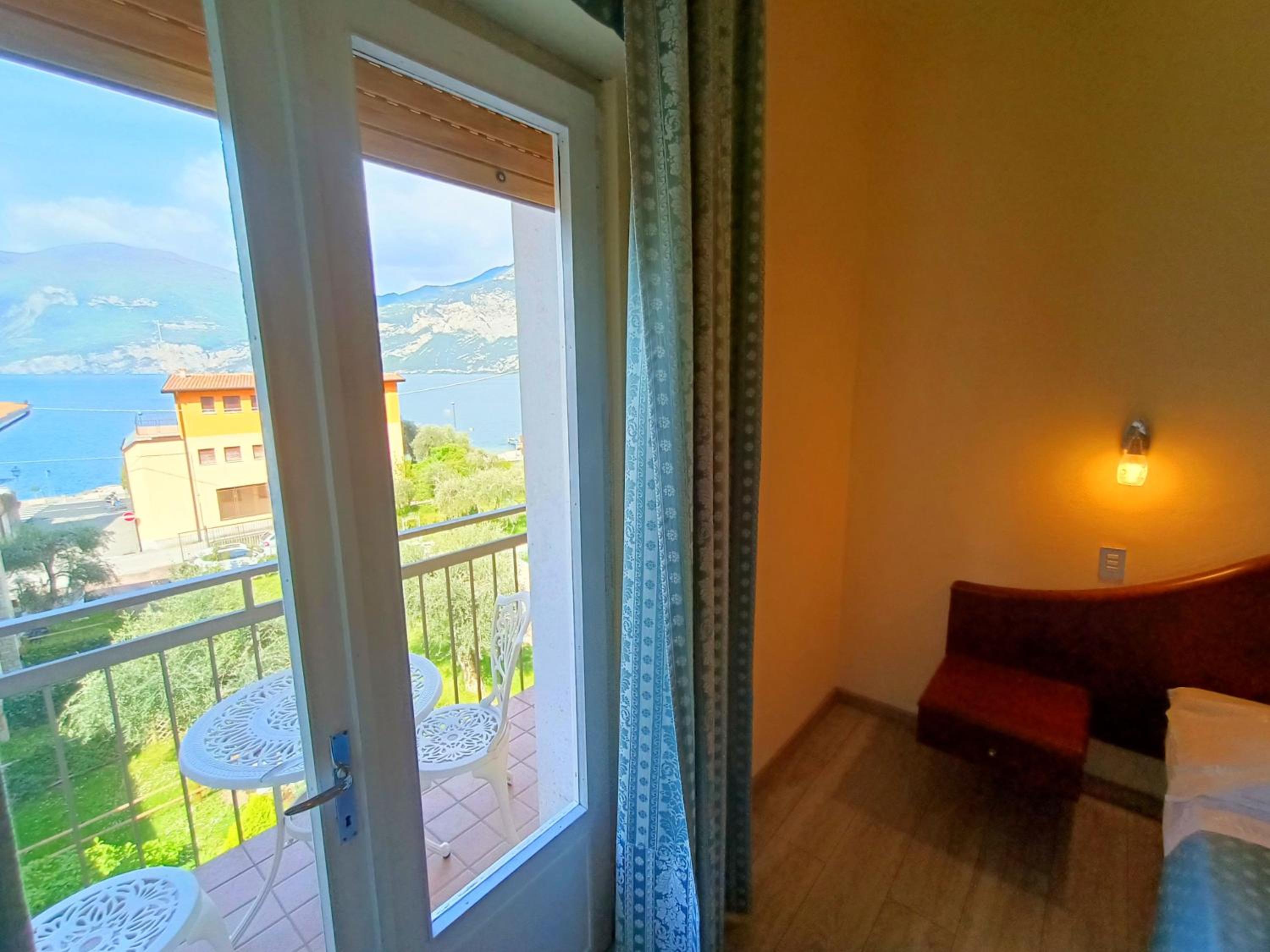 Executive Room with Balcony and Lake View photo 3