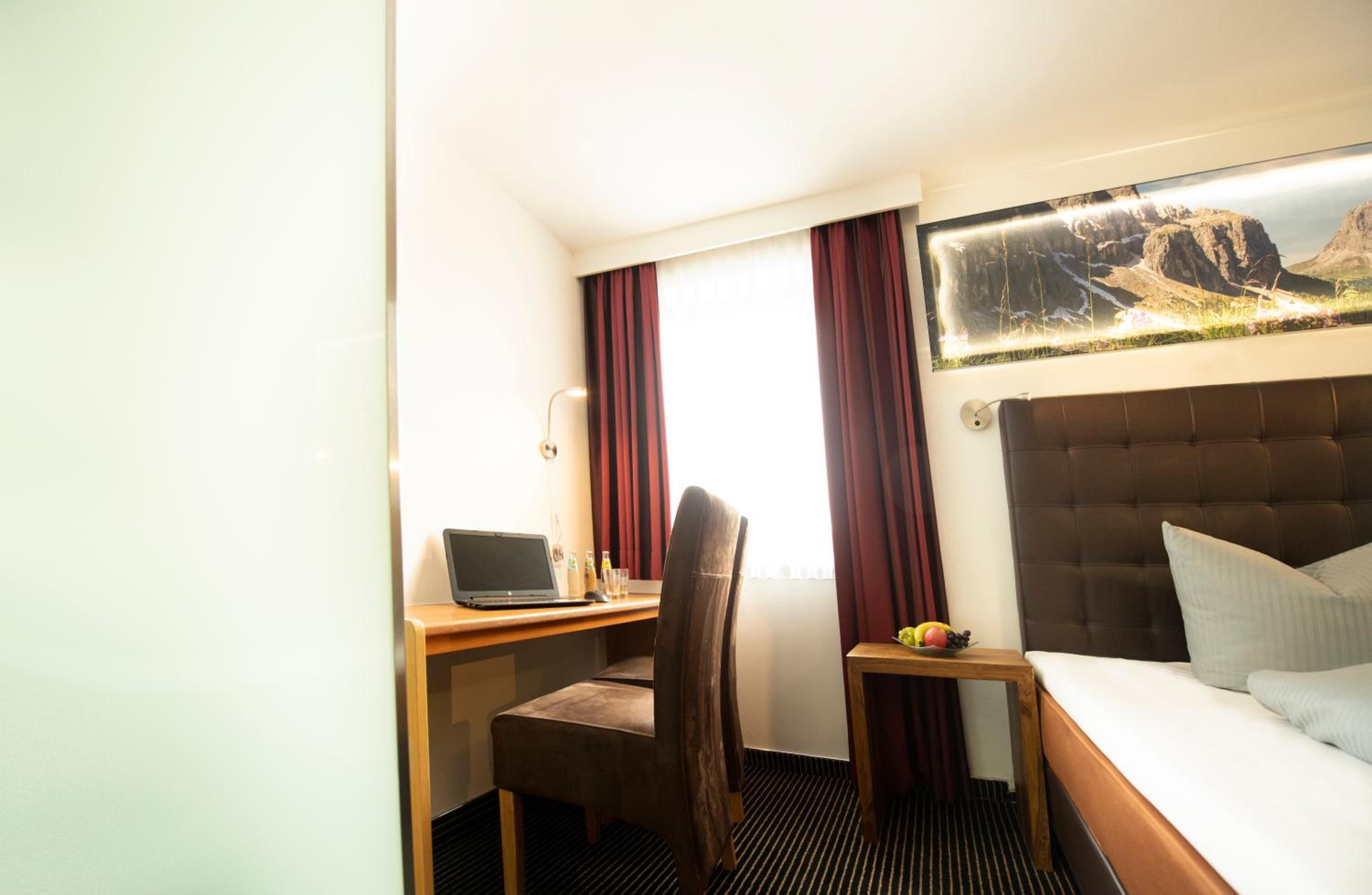 Single Room photo 2