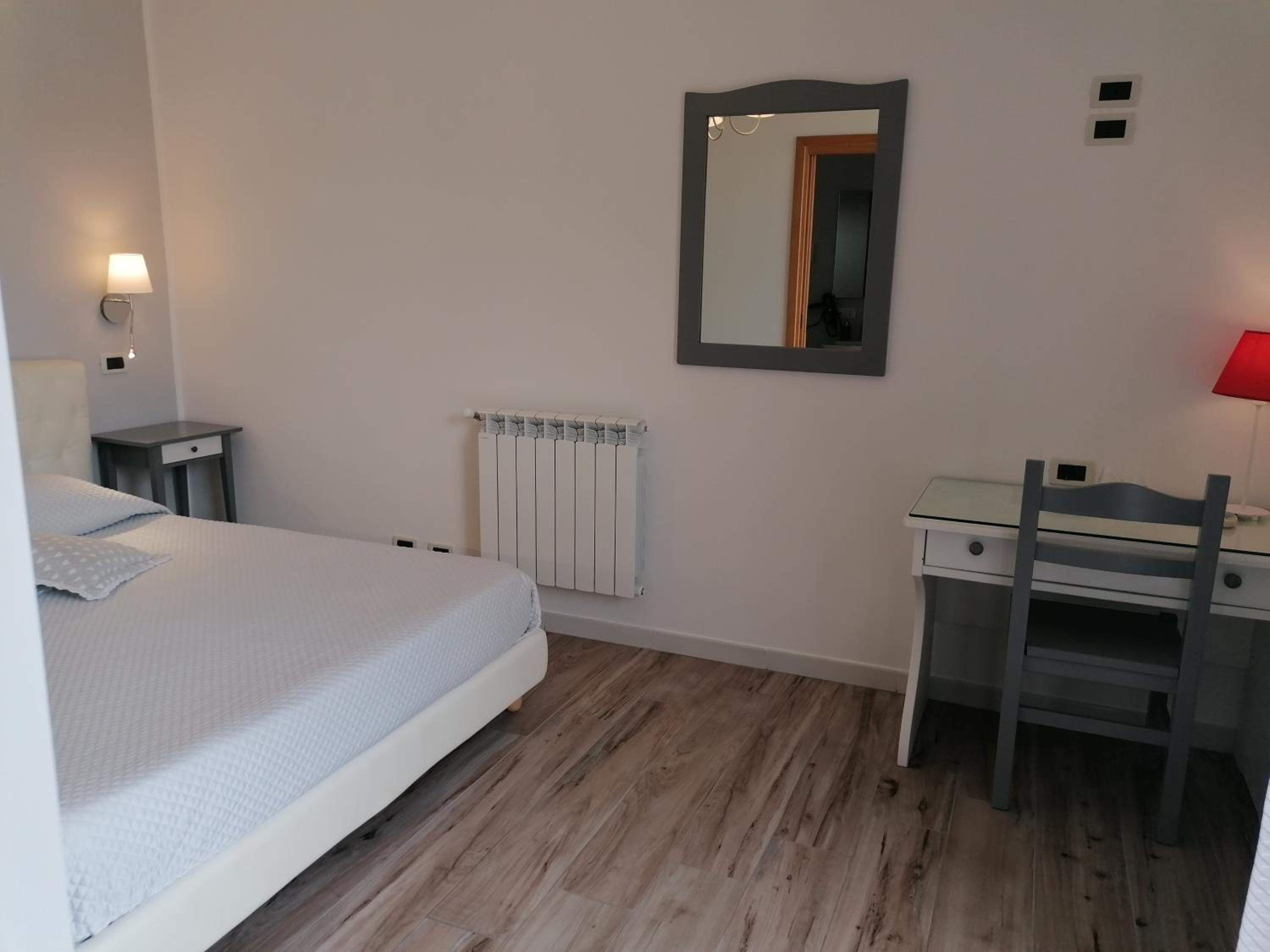 Deluxe Double Room with Side Sea View
