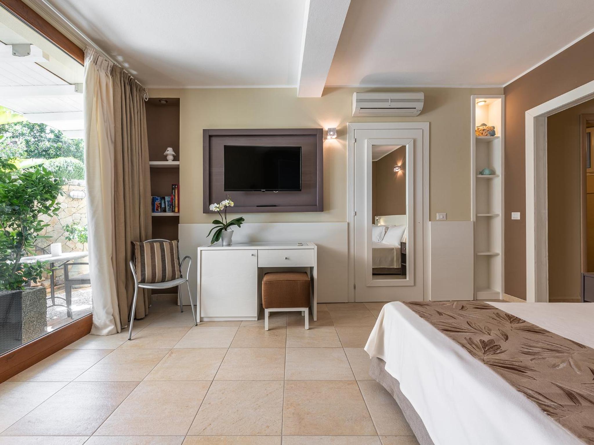 Deluxe Double Room with Extra Bed photo 2