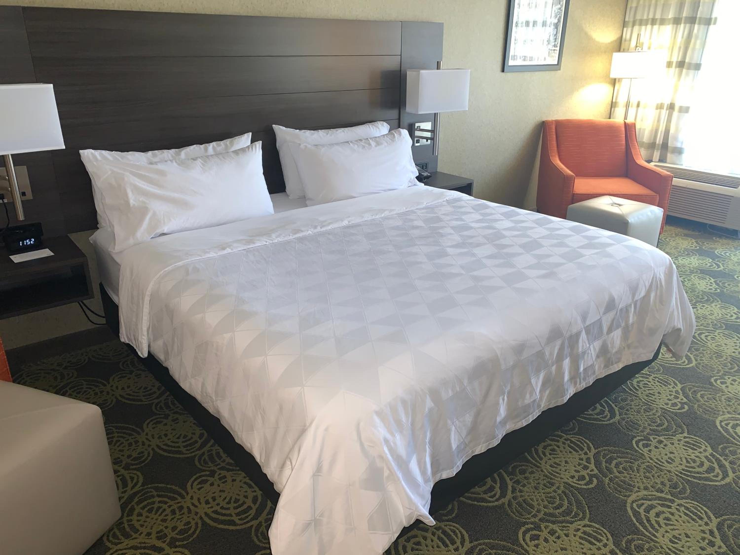 Standard King Room - Photo 16