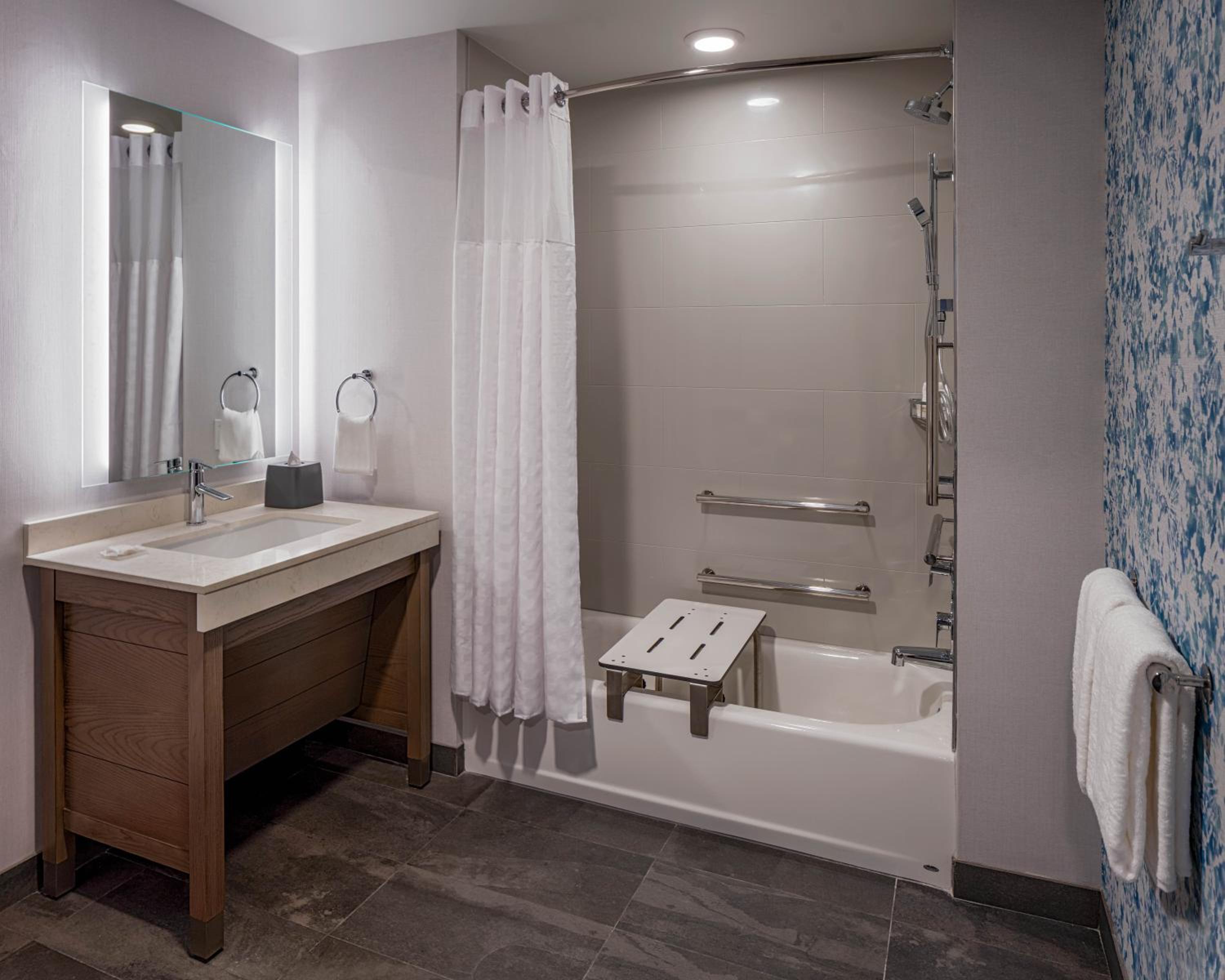 Queen Room with Two Queen Beds and Roll-In Shower - Disability Access - Photo 5