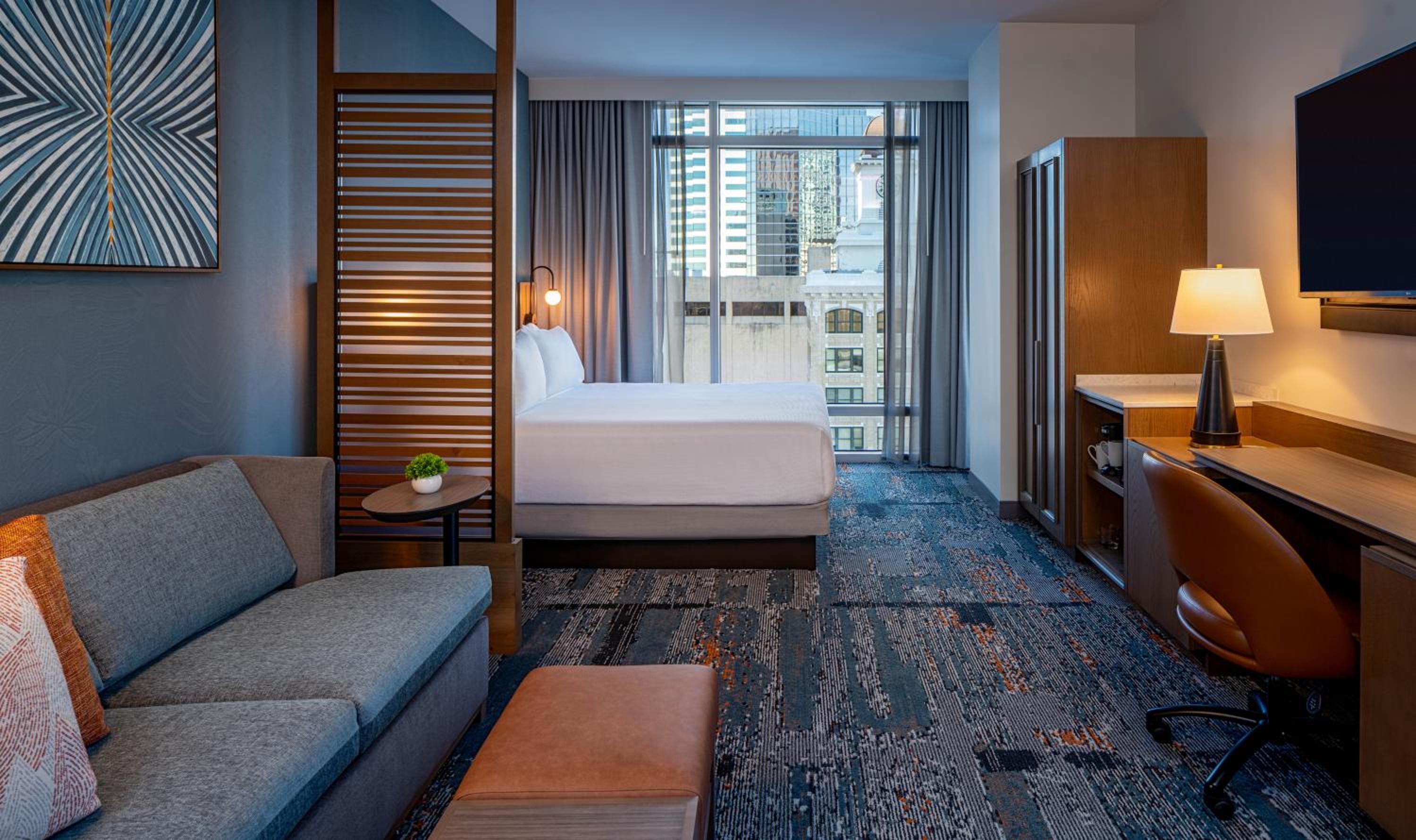 King Room with Sofa Bed and View - Photo 4