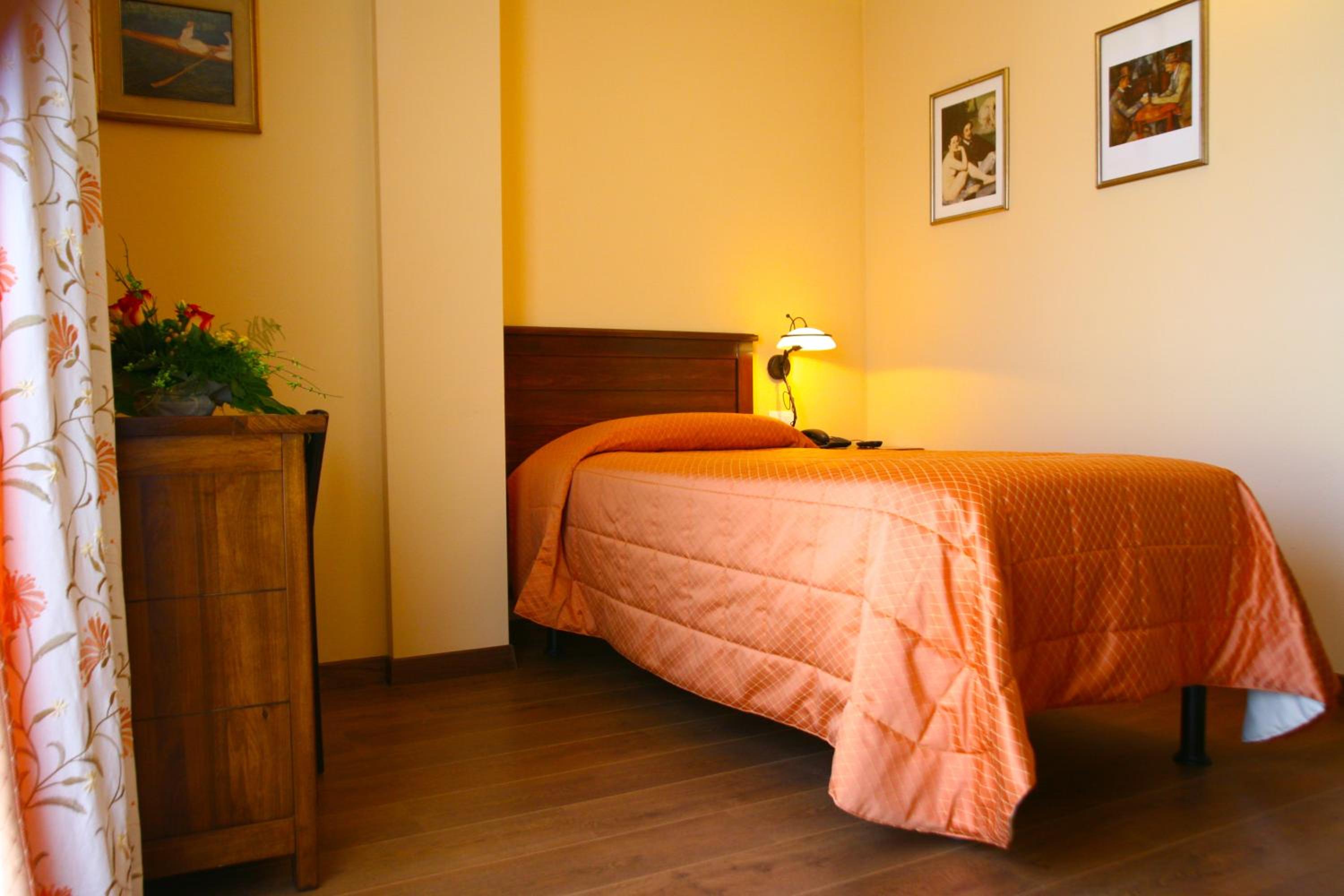 Single Room photo 2