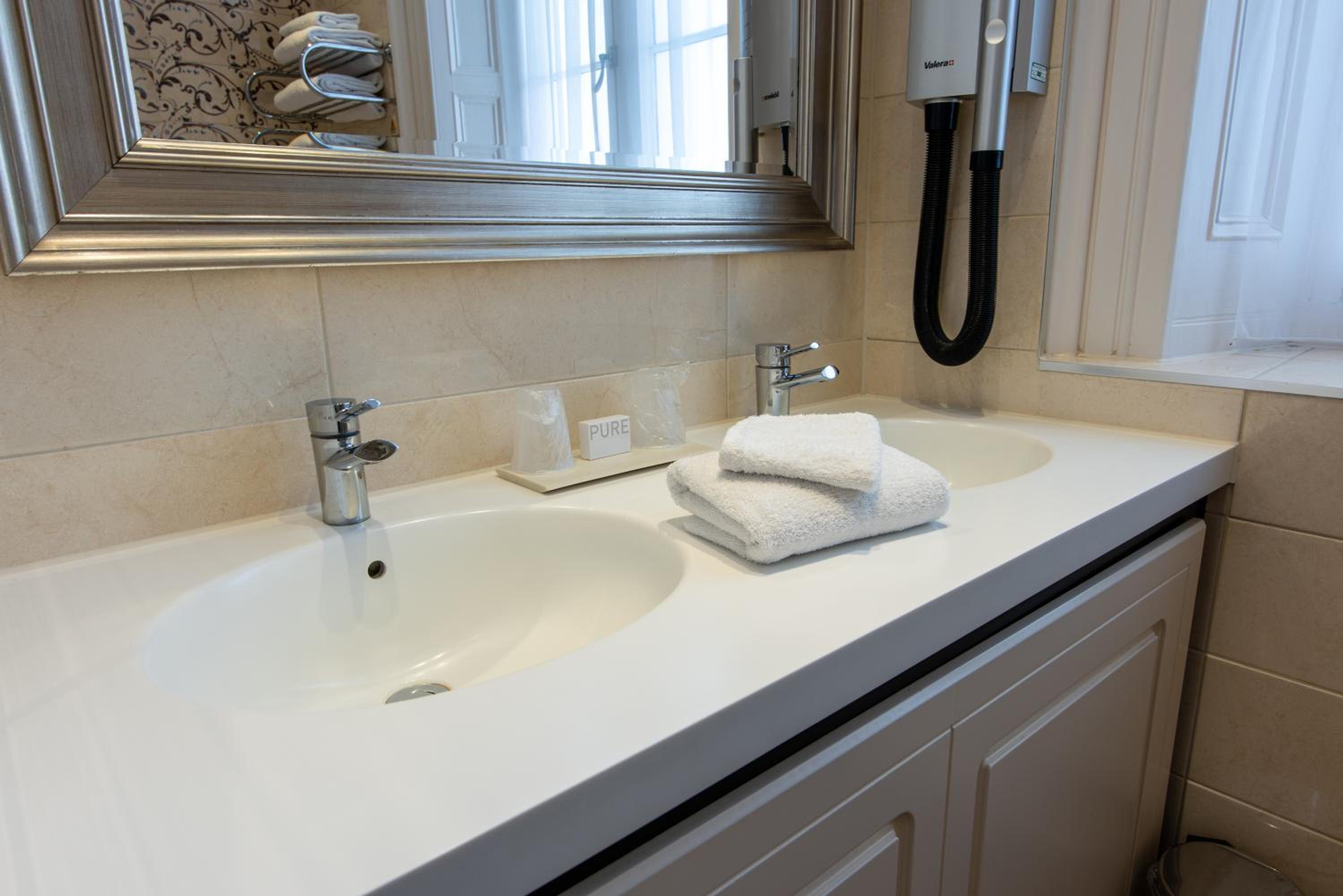 Classic Double Room - Photo 7