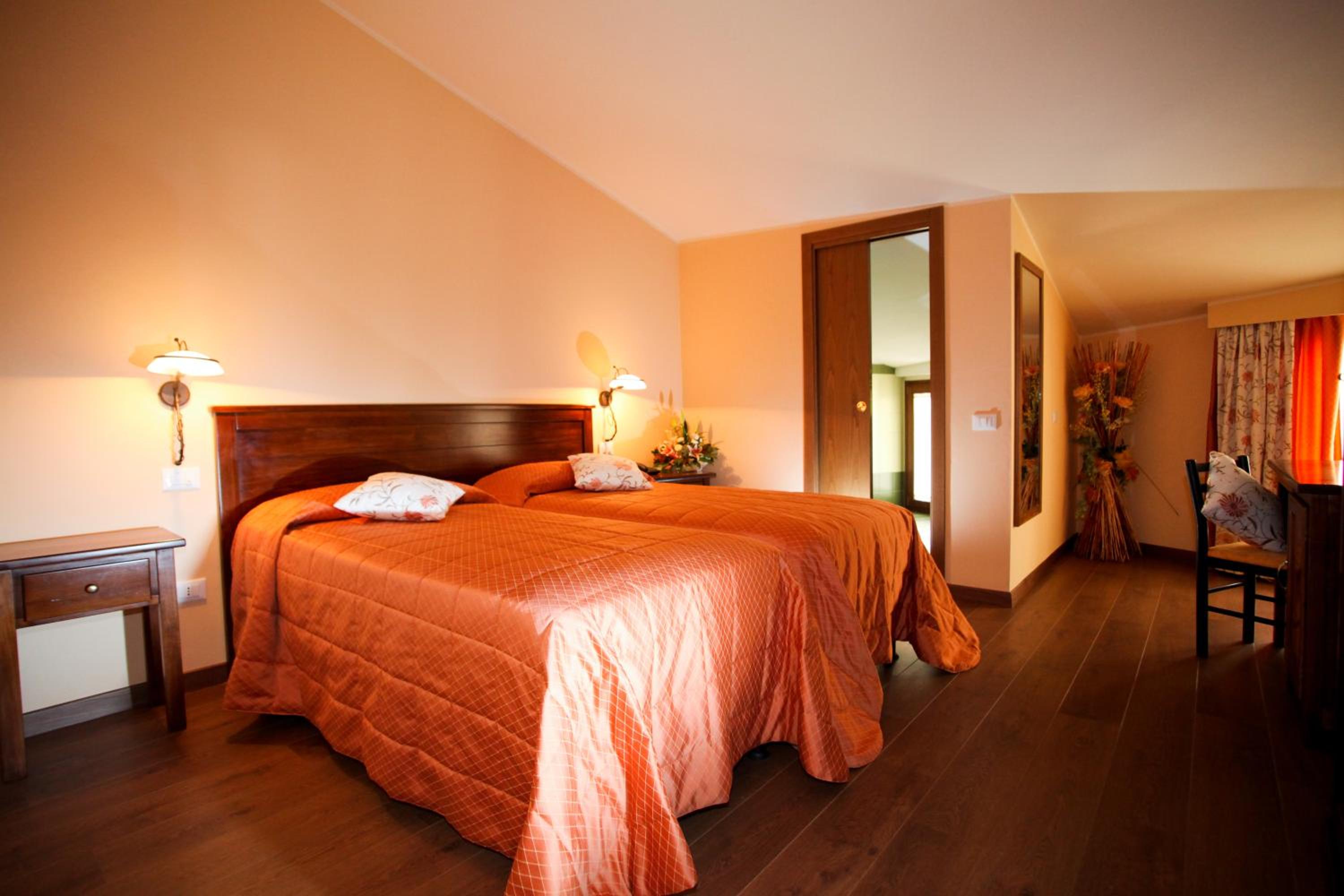 Double or Twin Room - Photo 5