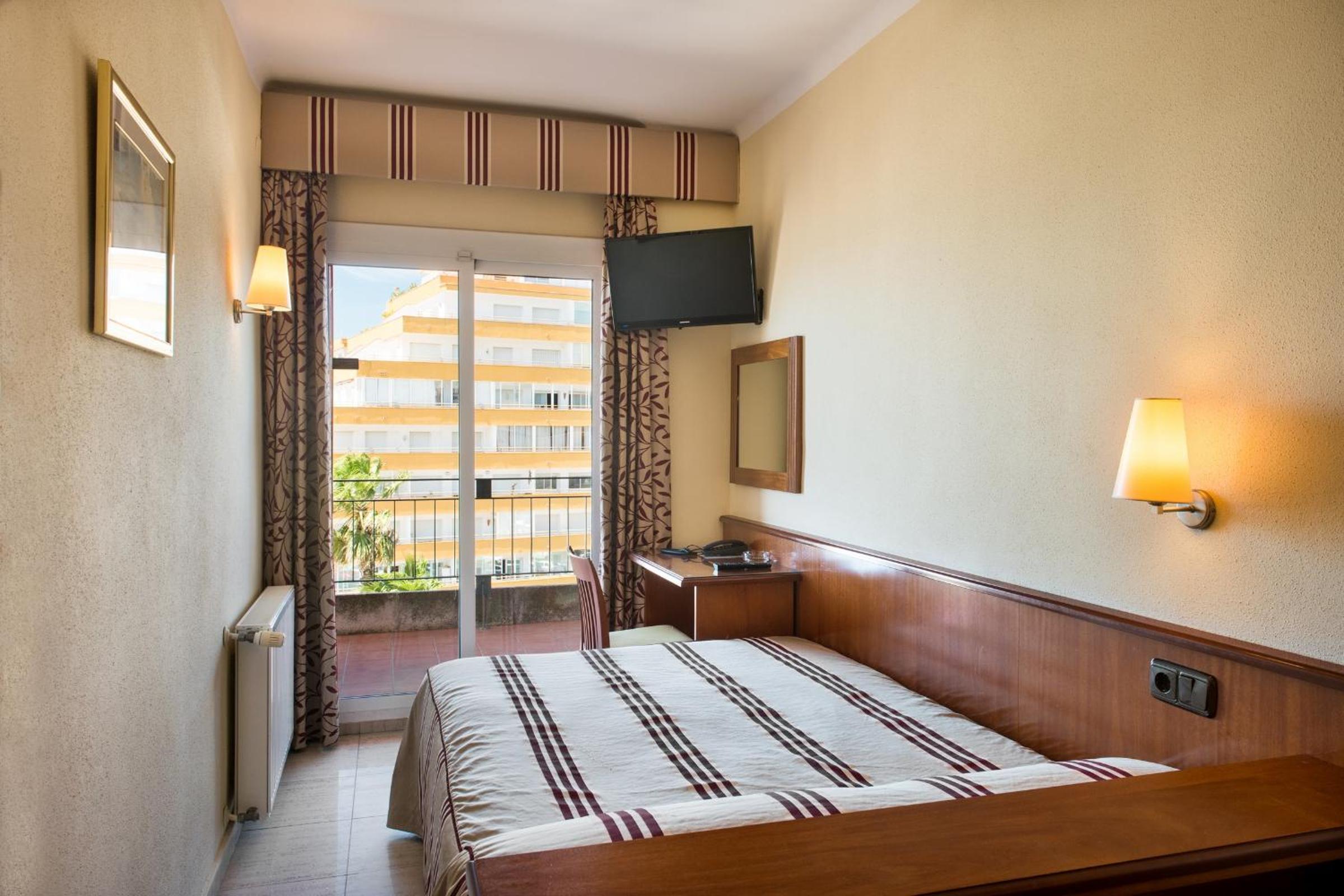 Habitación Individual Económica con Vistas Laterales al Mar y Acceso al Spa (2 adultos)