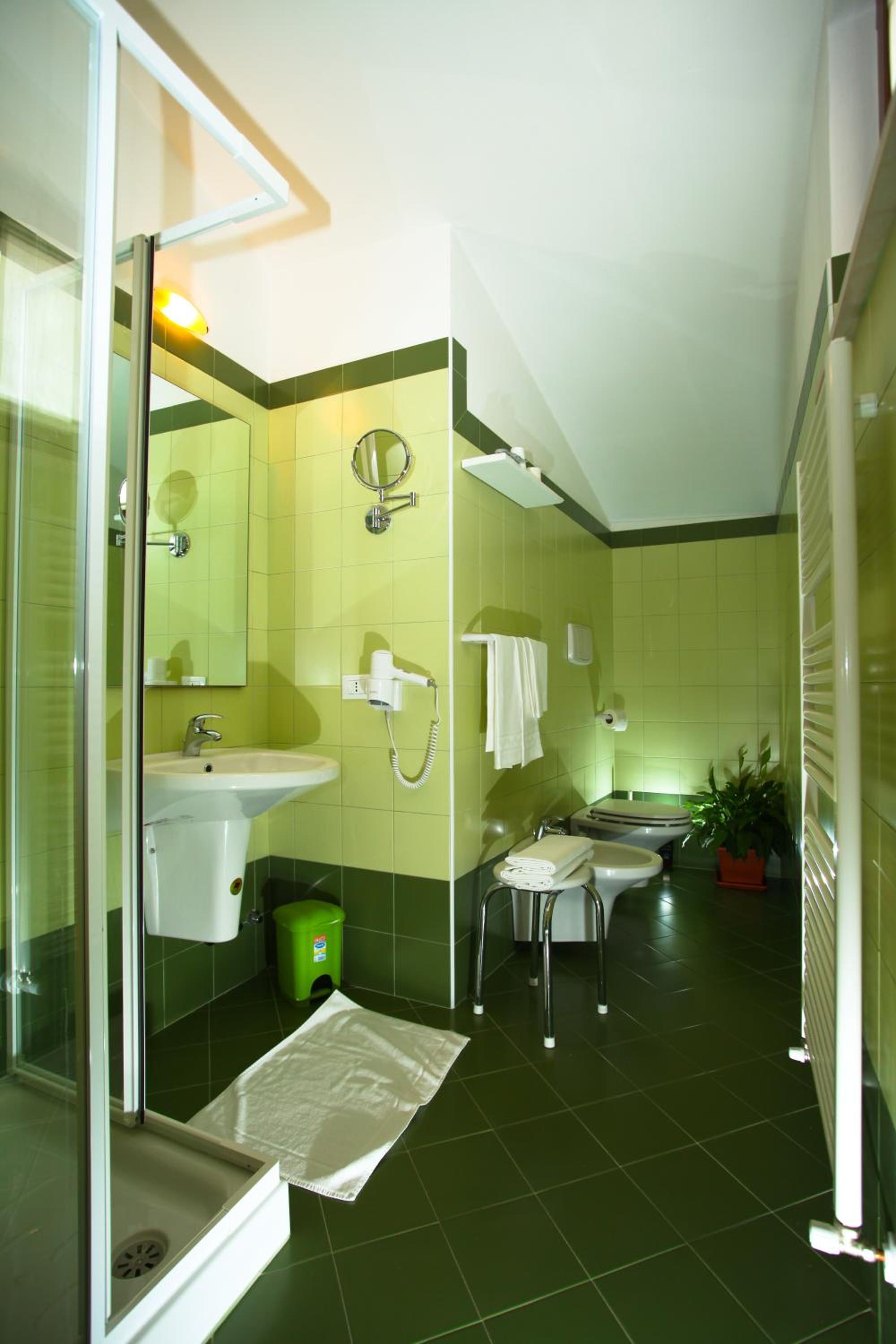 Double or Twin Room with Mountain View - Photo 3