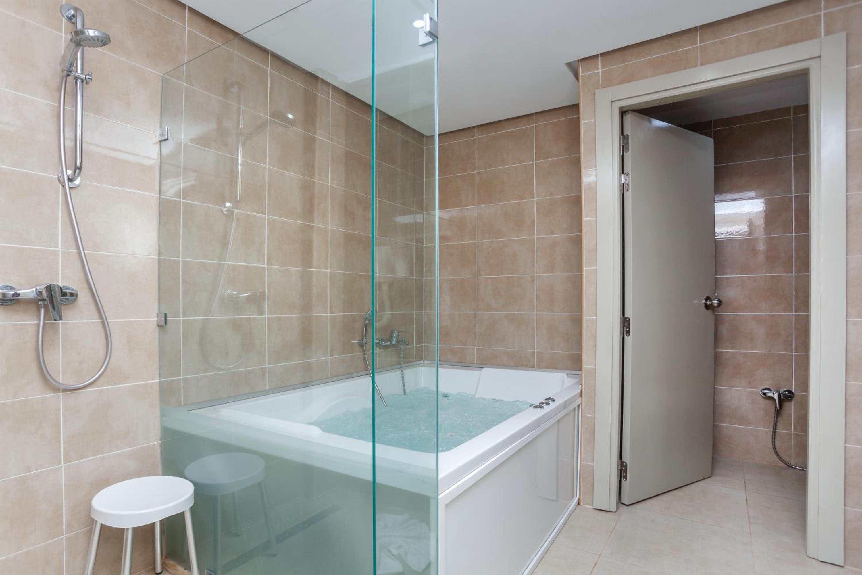 Deluxe Suite with Sea View photo 2