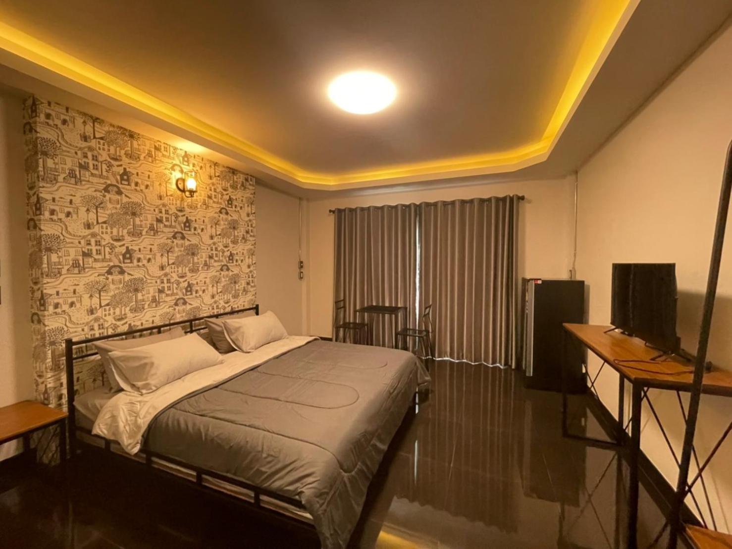 Deluxe King Room - Photo 1