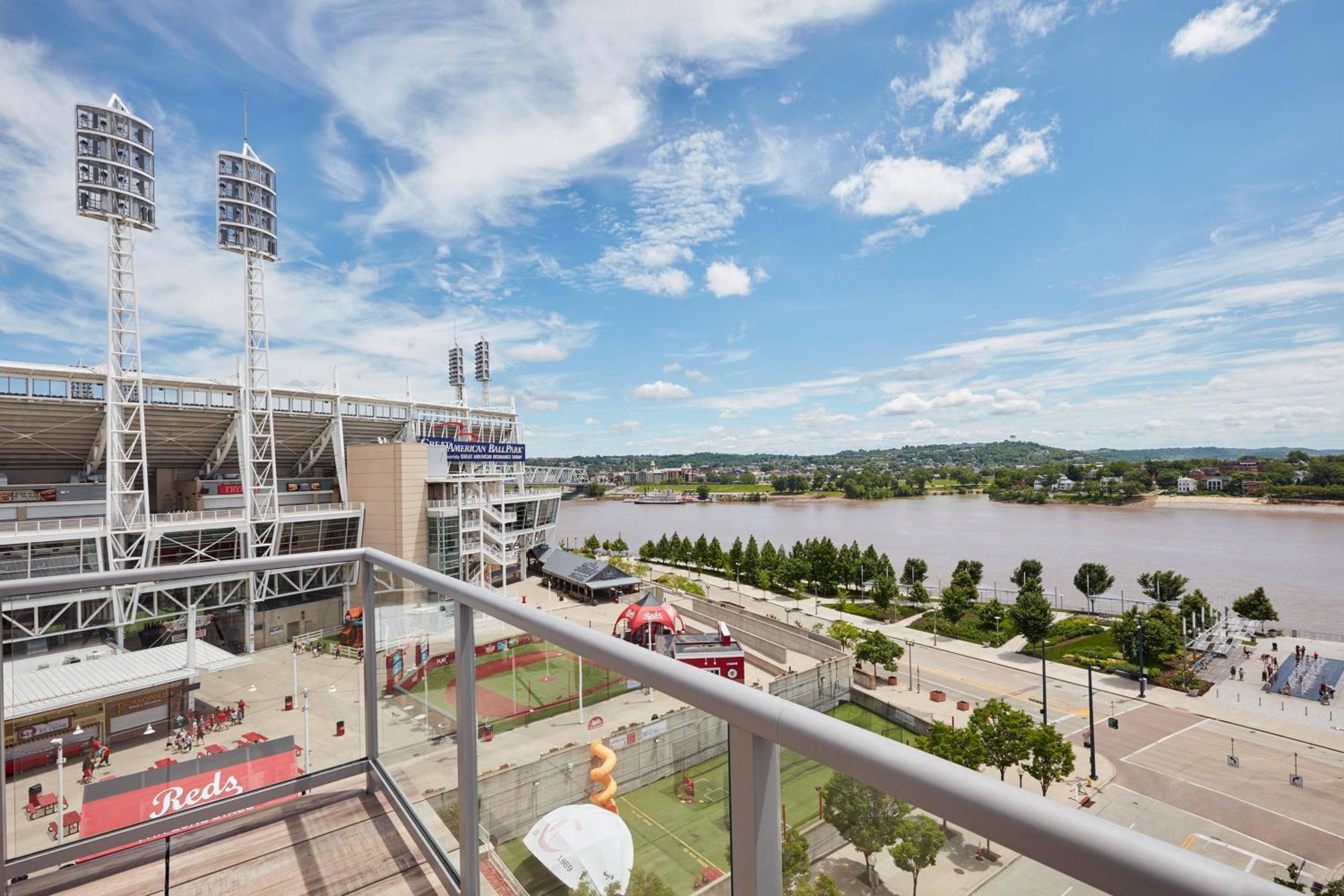 Guest room, 1 King, Ohio River view, Balcony