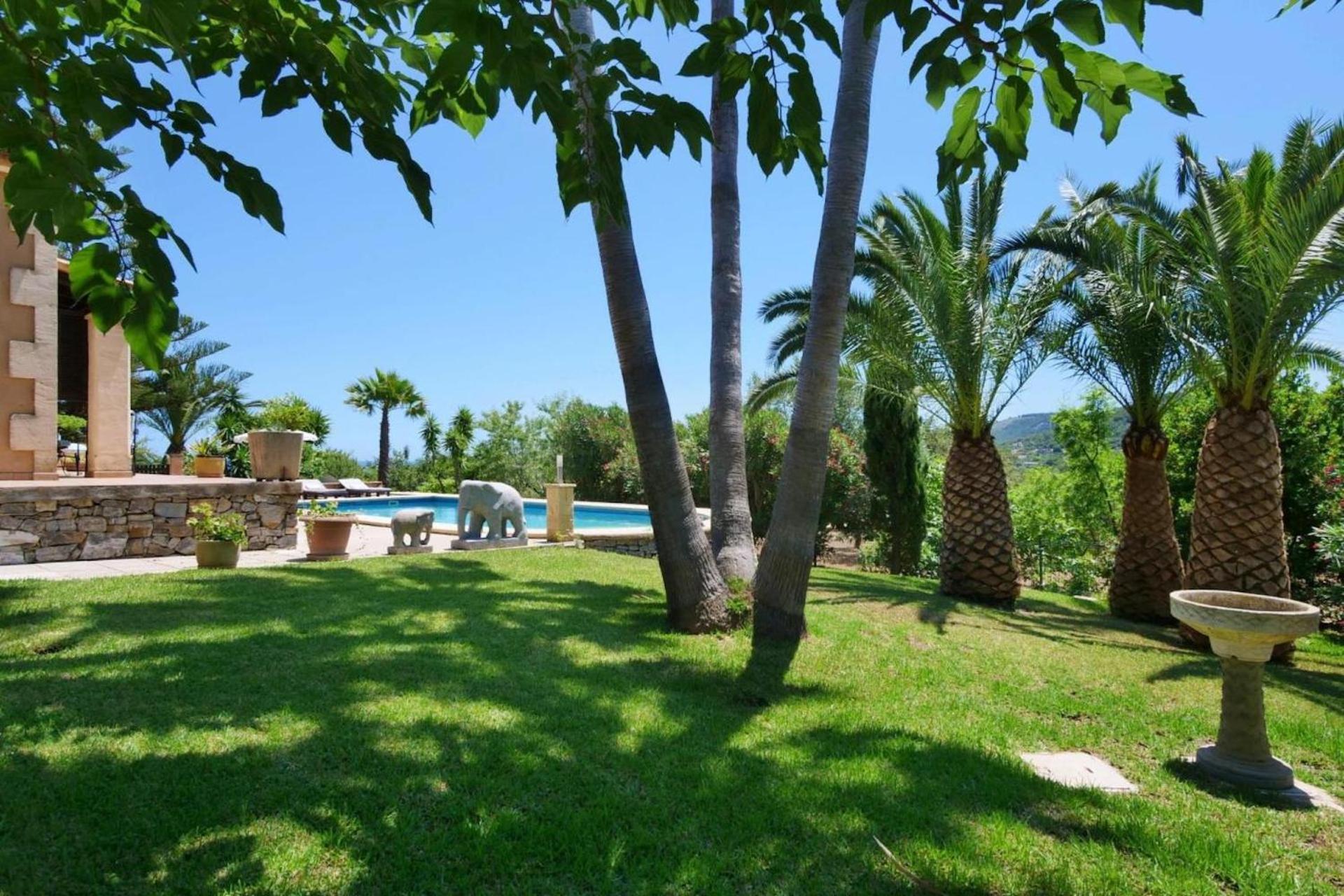 Villa with Garden View - Photo 12