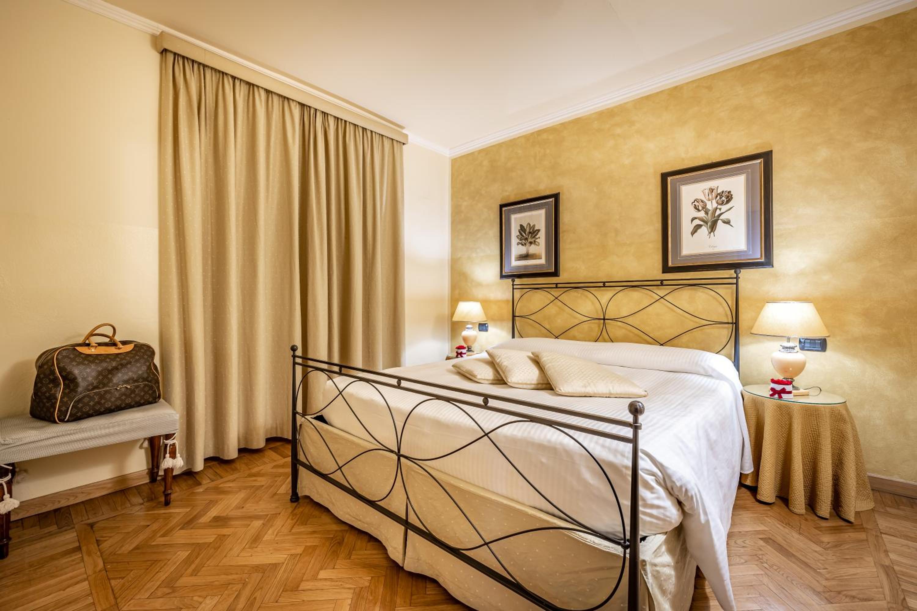 Apartment with 2 bedrooms and view of the Dome of the Cathedral (2 Adults) photo 1