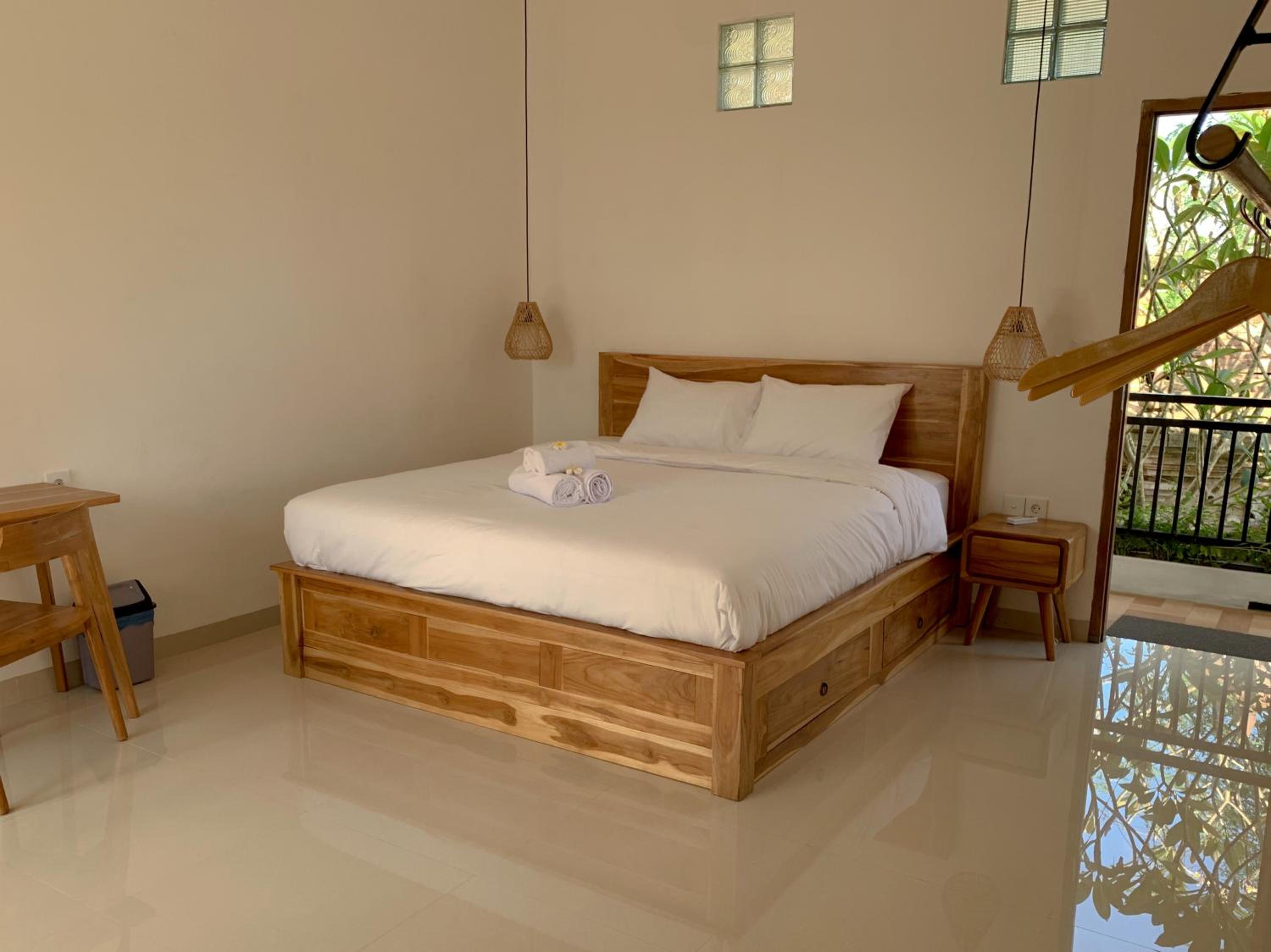 King Room with Balcony - Photo 7